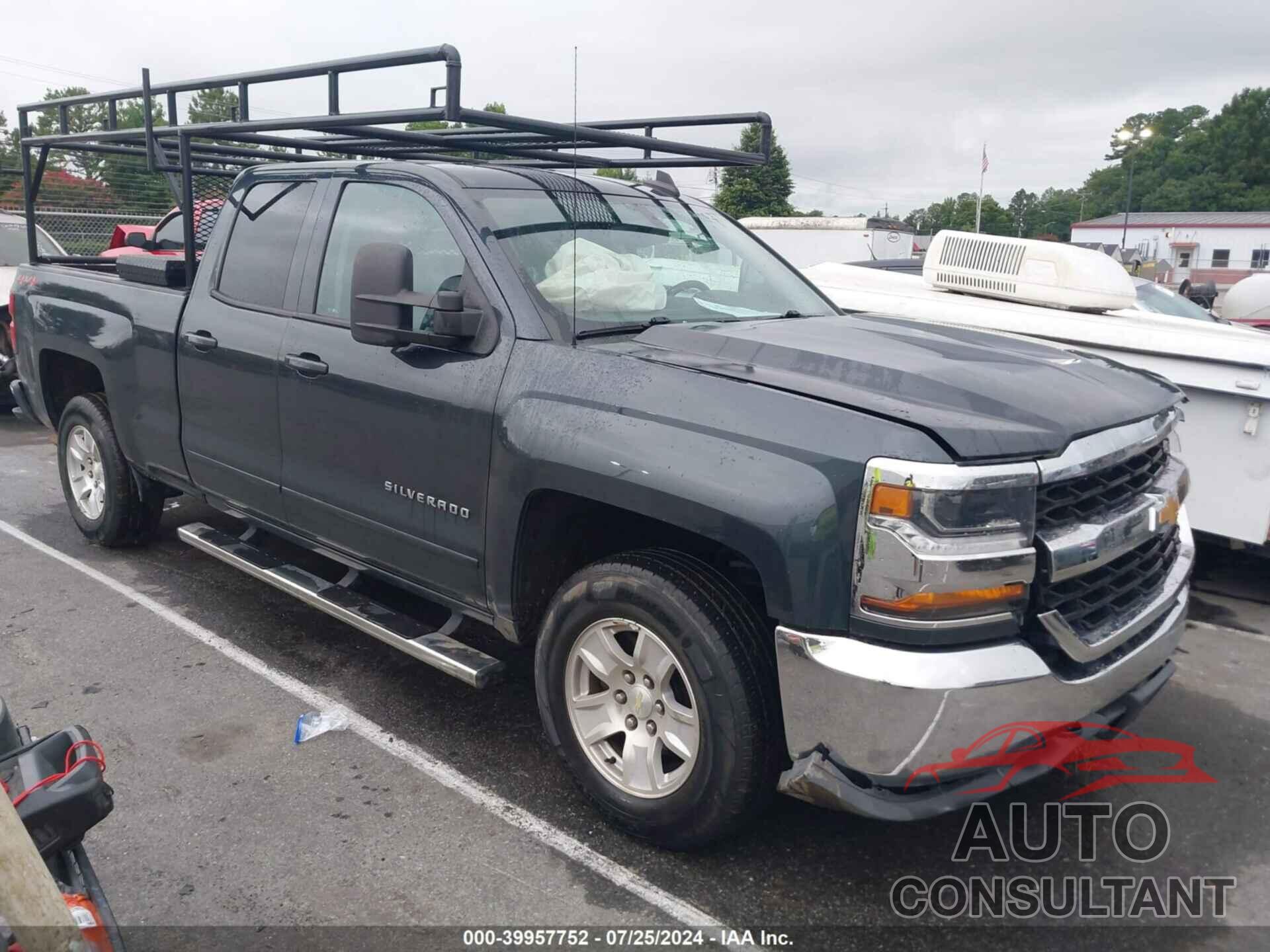 CHEVROLET SILVERADO 1500 2018 - 1GCVKREC6JZ182369