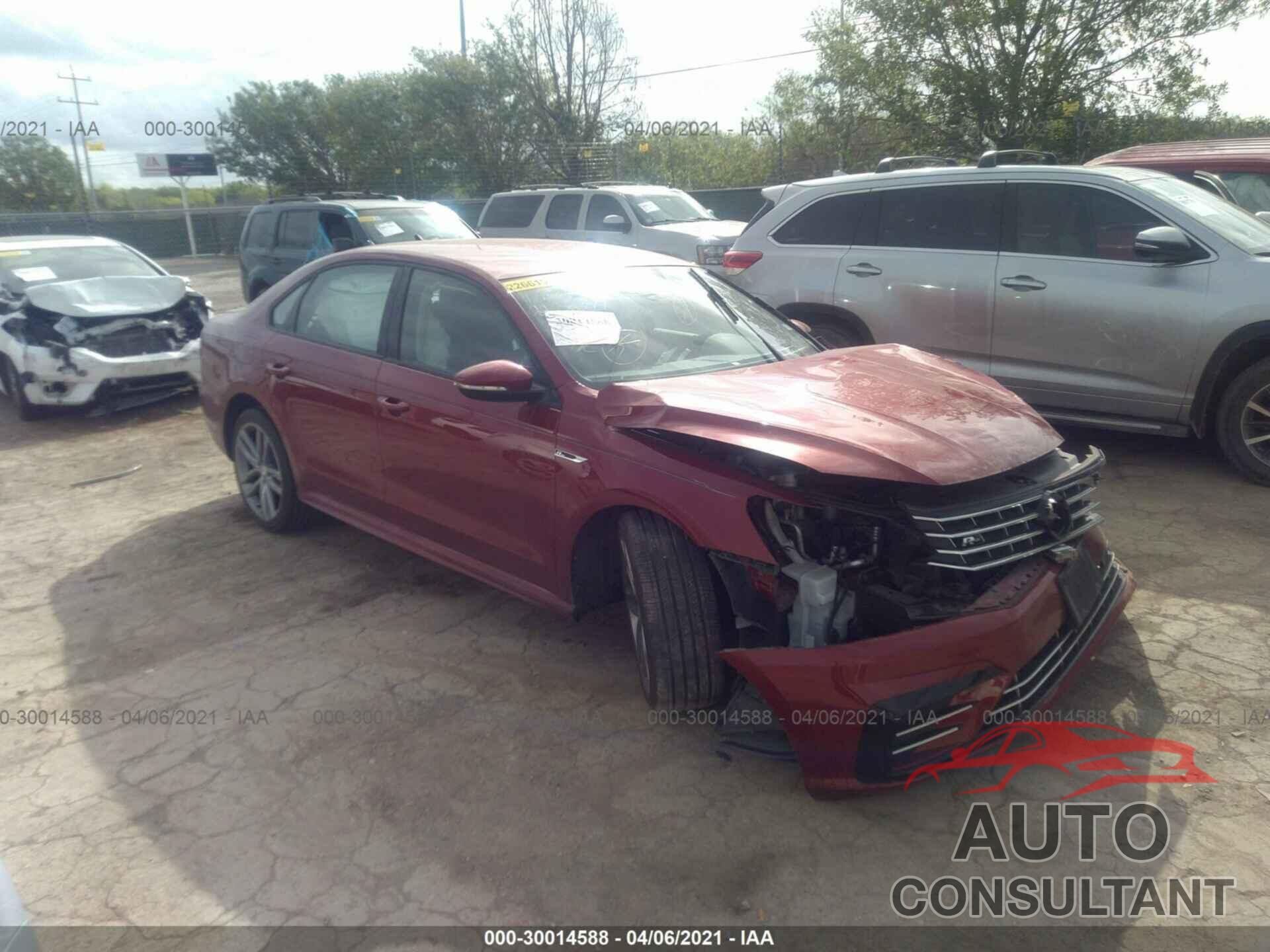 VOLKSWAGEN PASSAT 2018 - 1VWAA7A32JC048261