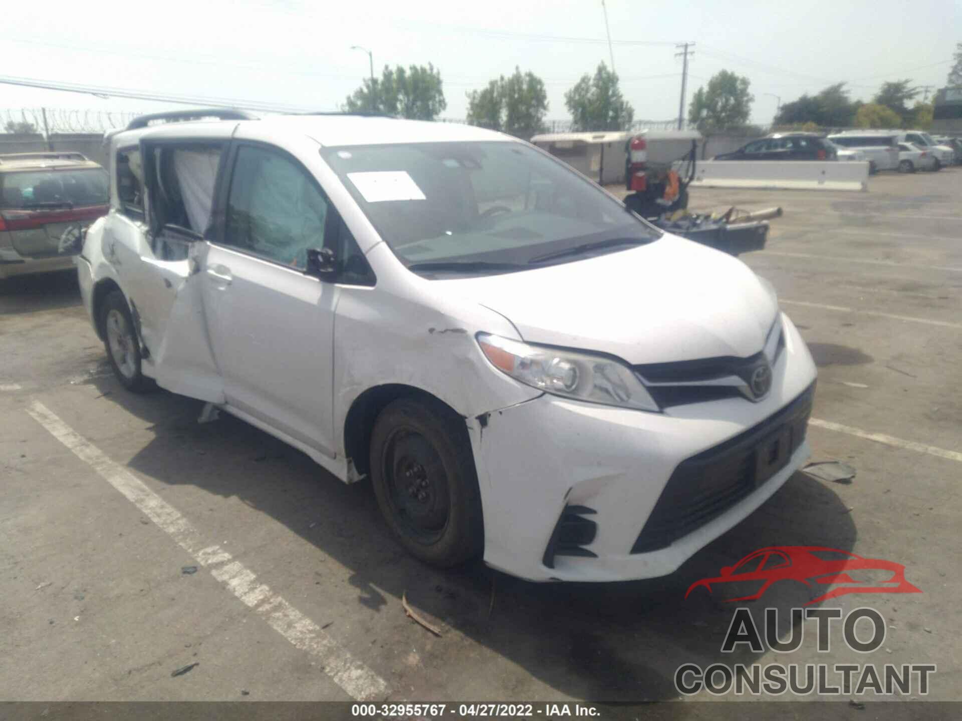 TOYOTA SIENNA 2018 - 5TDKZ3DC1JS921985