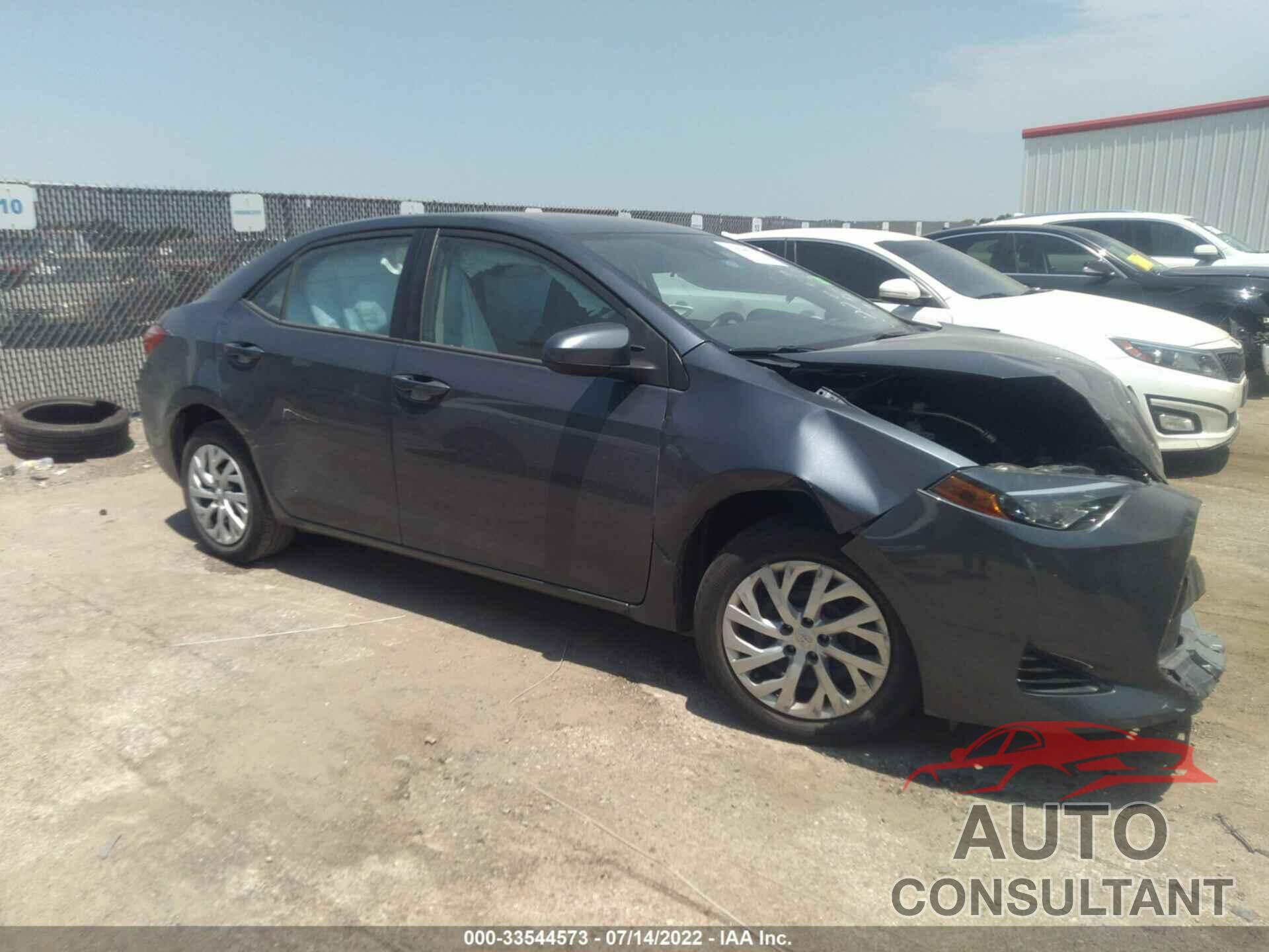 TOYOTA COROLLA 2018 - 5YFBURHE6JP812864