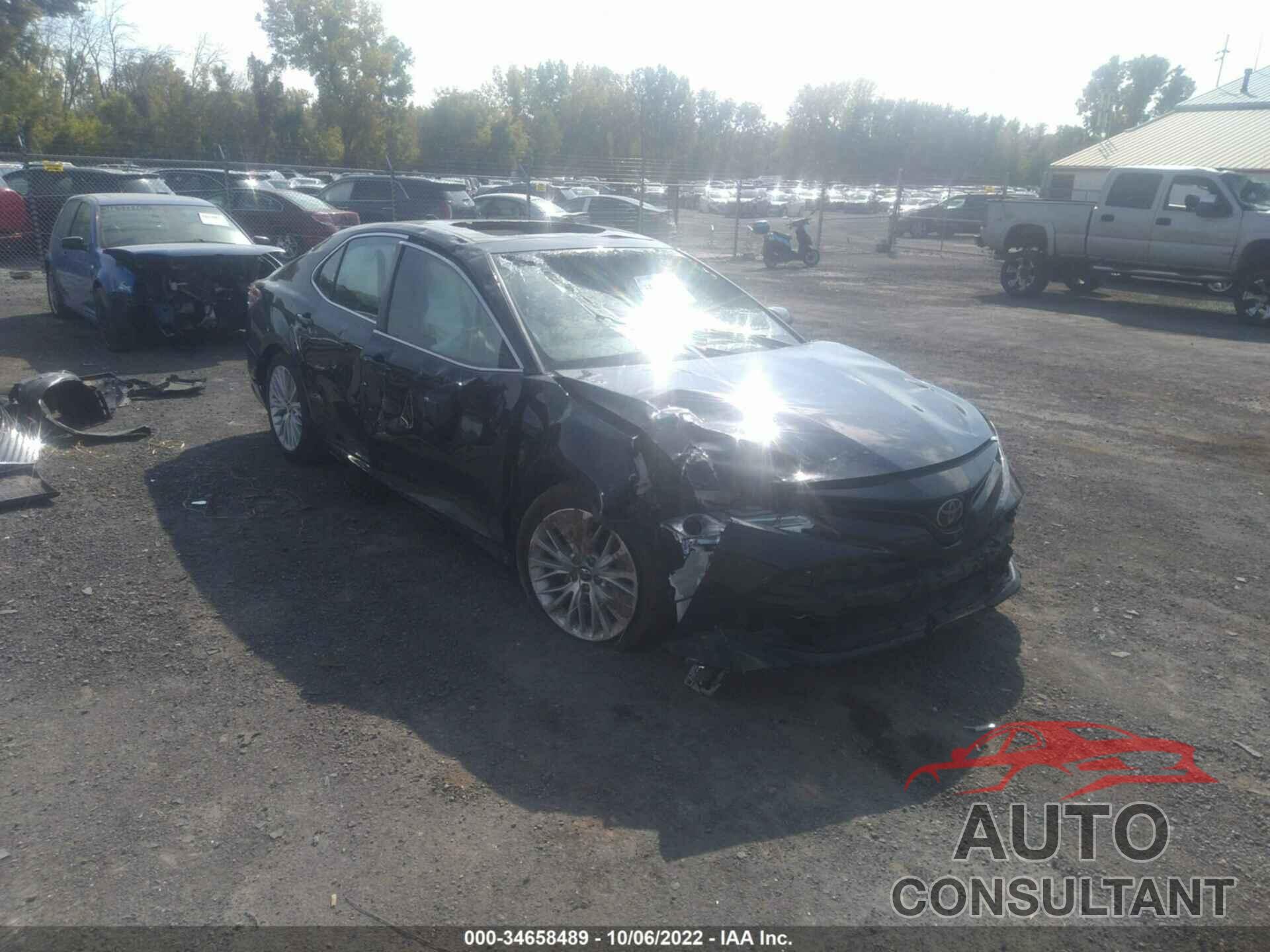 TOYOTA CAMRY 2018 - 4T1B11HK2JU663447