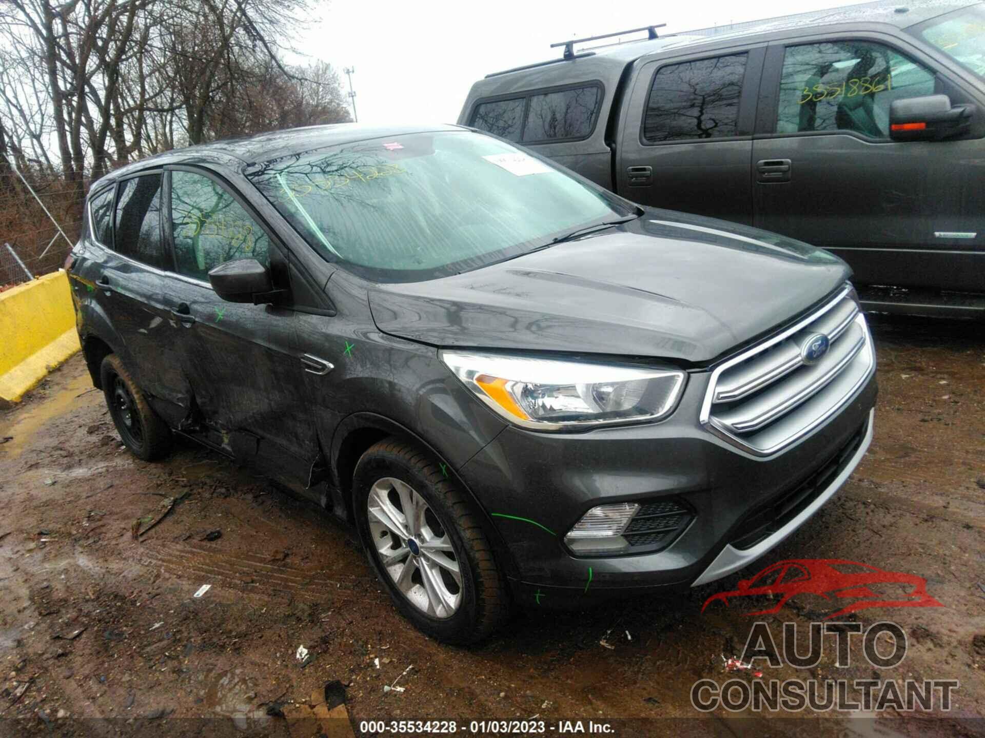 FORD ESCAPE 2017 - 1FMCU0G91HUC53396
