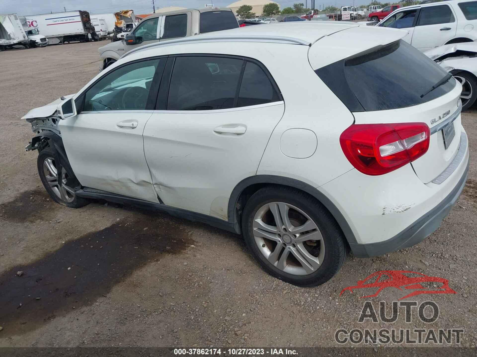 MERCEDES-BENZ GLA 2018 - WDCTG4GB8JJ372747