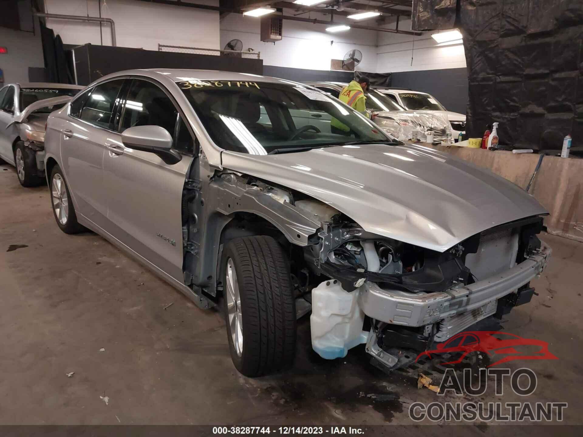 FORD FUSION HYBRID 2019 - 3FA6P0LU8KR212450