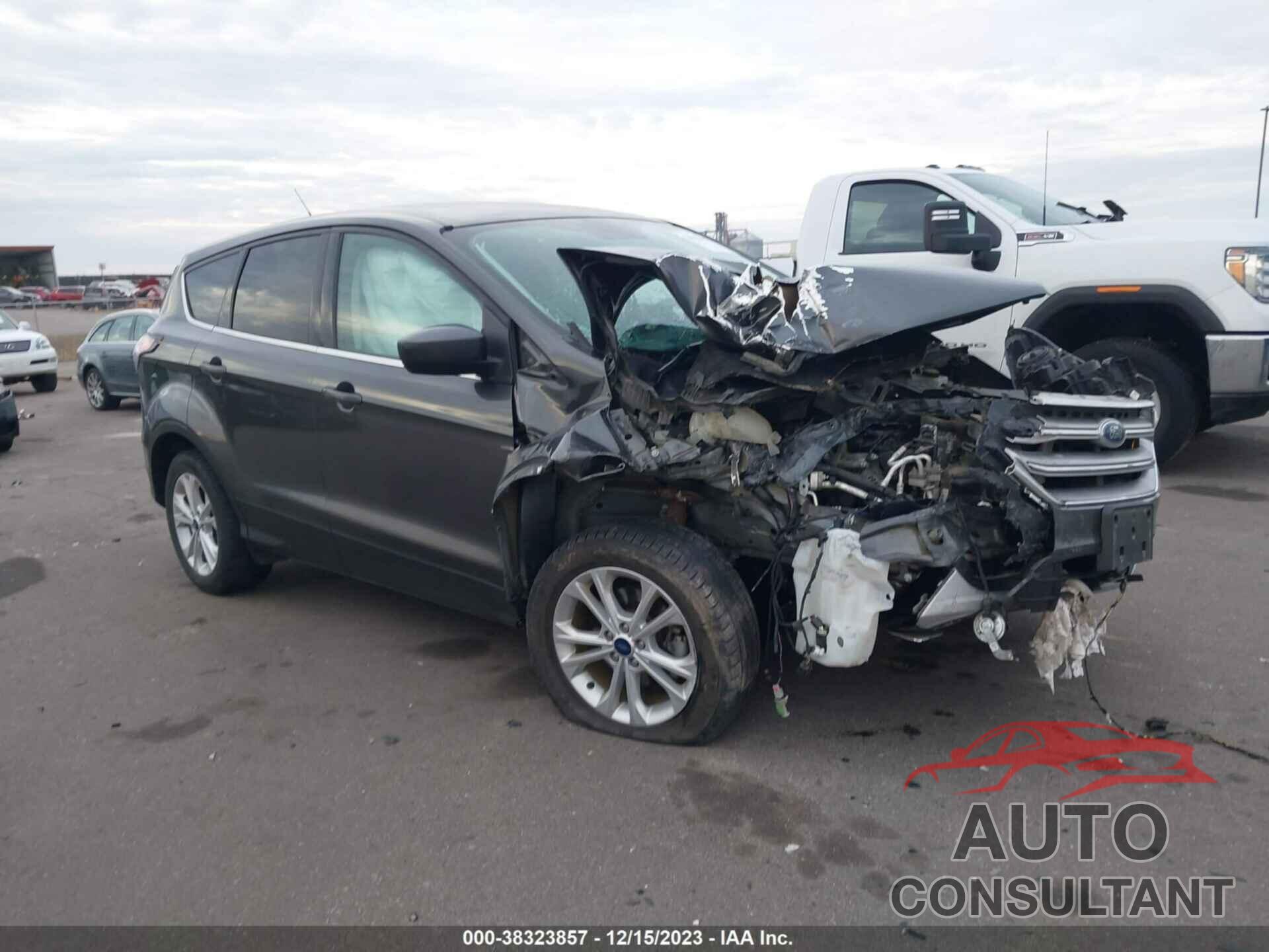 FORD ESCAPE 2017 - 1FMCU0GD4HUD93687