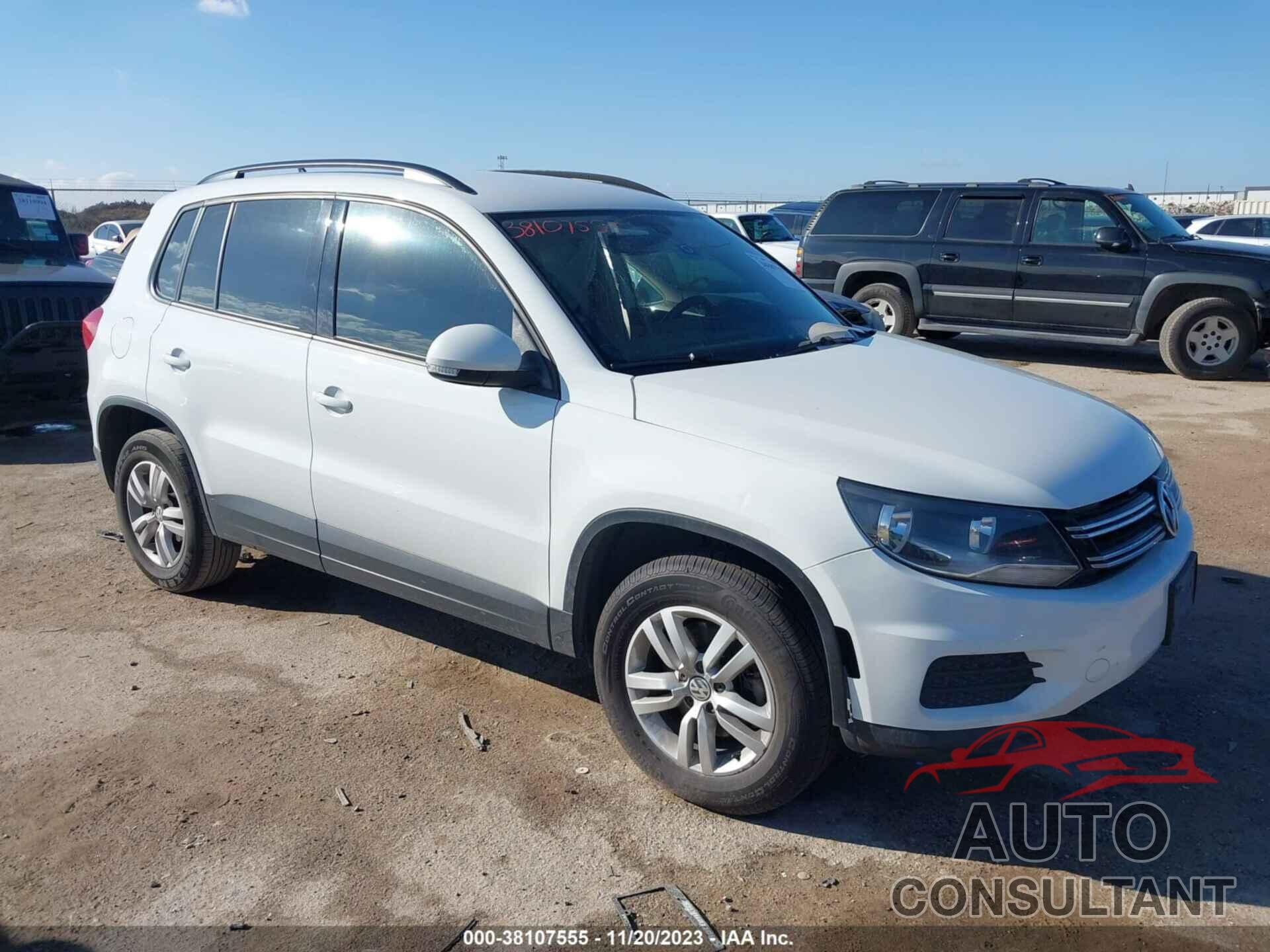 VOLKSWAGEN TIGUAN 2017 - WVGAV7AX8HK037867