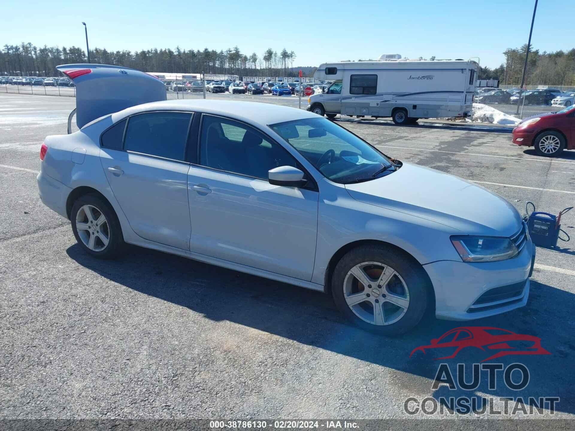 VOLKSWAGEN JETTA 2018 - 3VW2B7AJ3JM241548