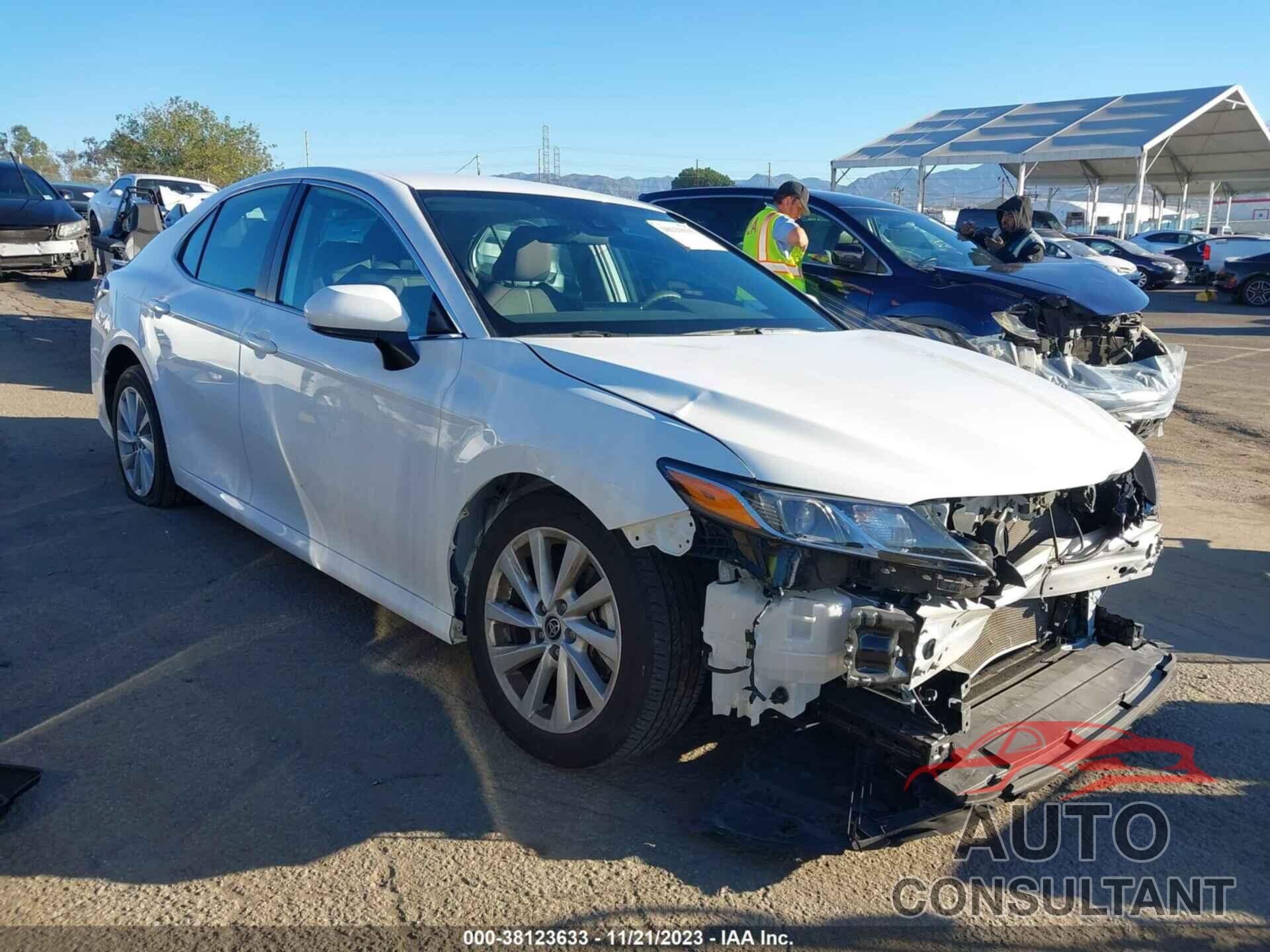 TOYOTA CAMRY 2022 - 4T1C11AK0NU070531