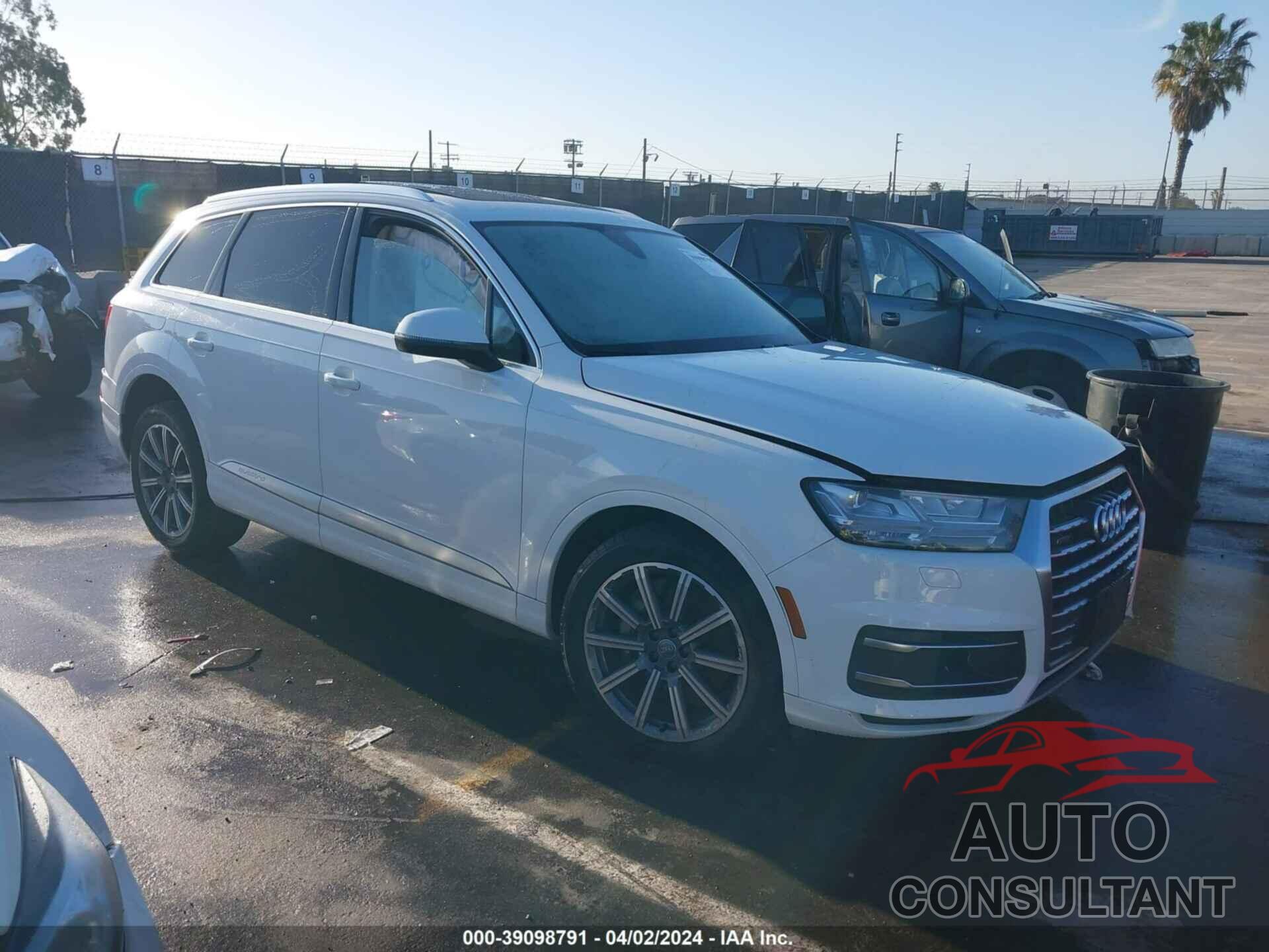 AUDI Q7 2018 - WA1LHAF79JD016010