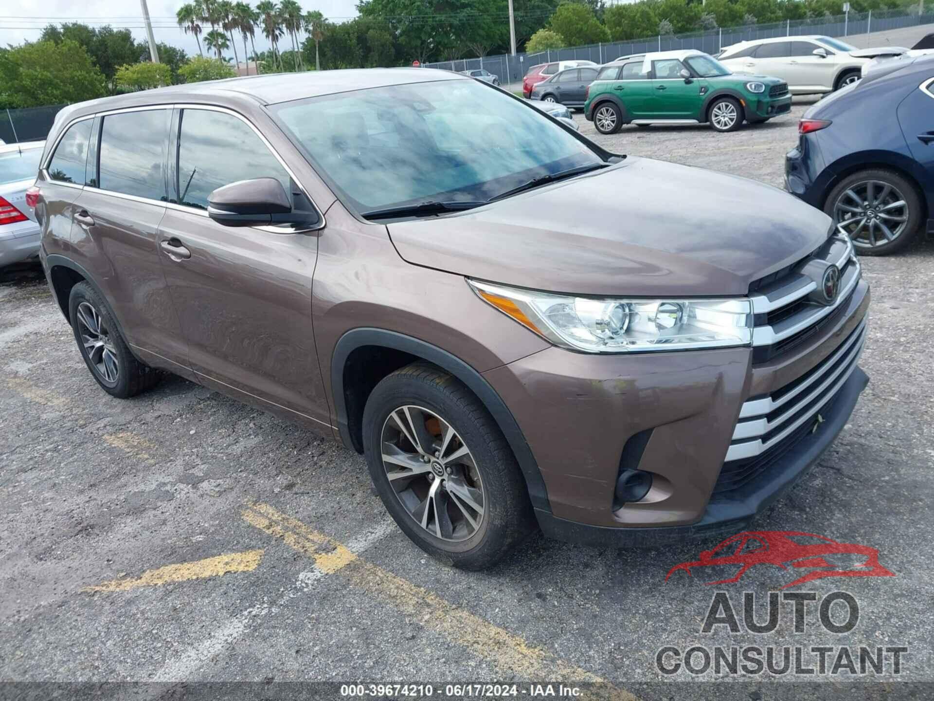 TOYOTA HIGHLANDER 2018 - 5TDZARFH6JS041821