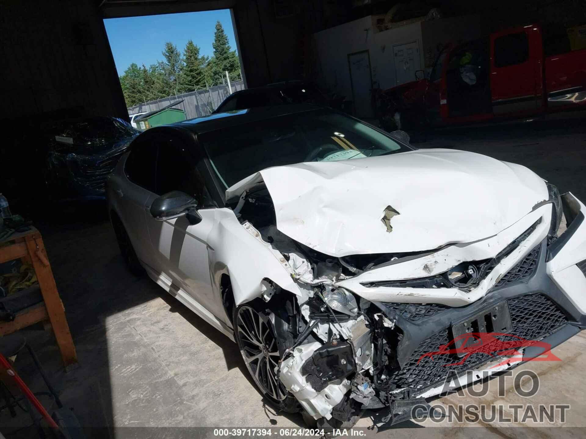 TOYOTA CAMRY 2018 - 4T1B11HK6JU550388