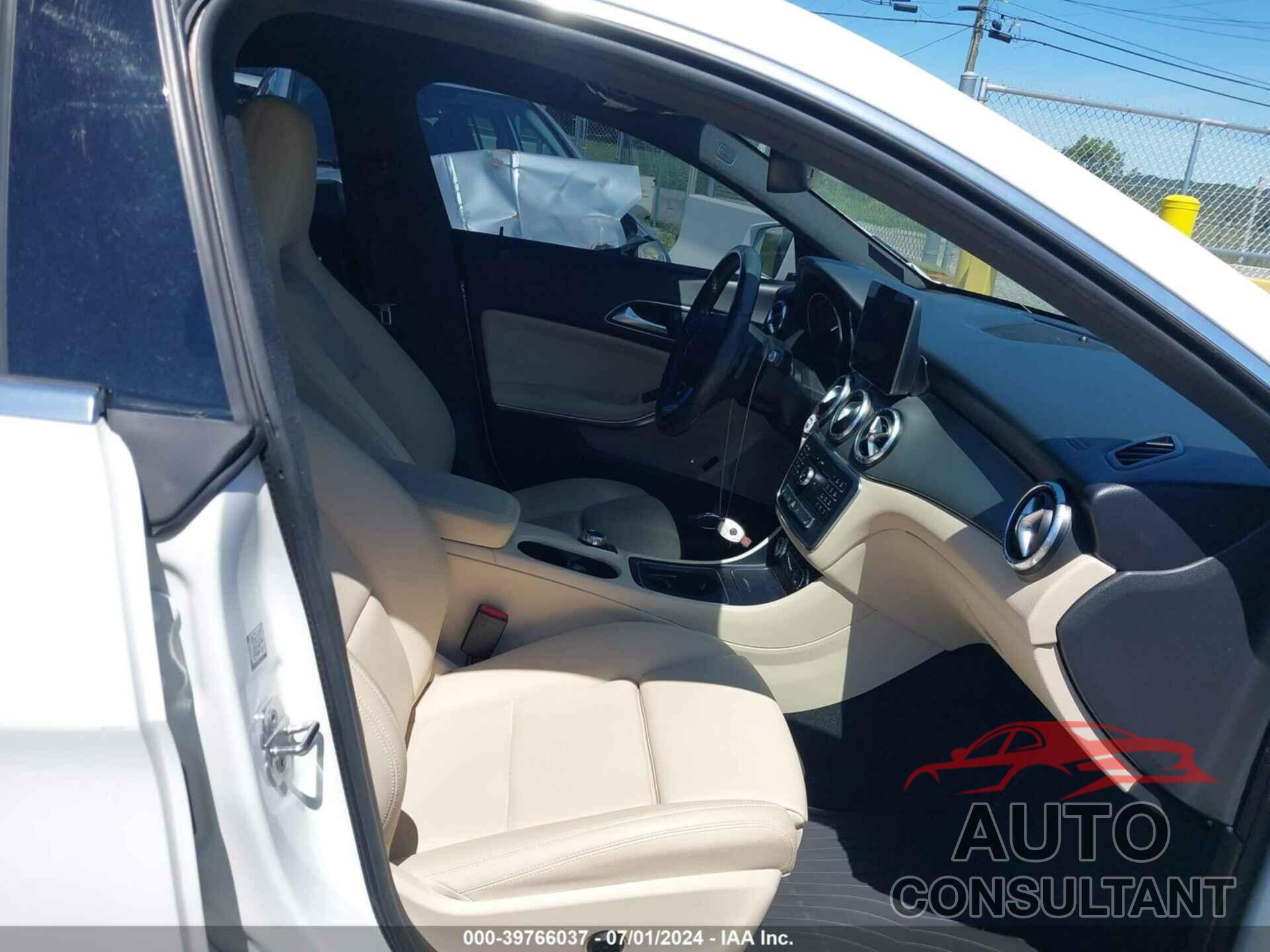 MERCEDES-BENZ CLA 250 2019 - WDDSJ4GB7KN727443