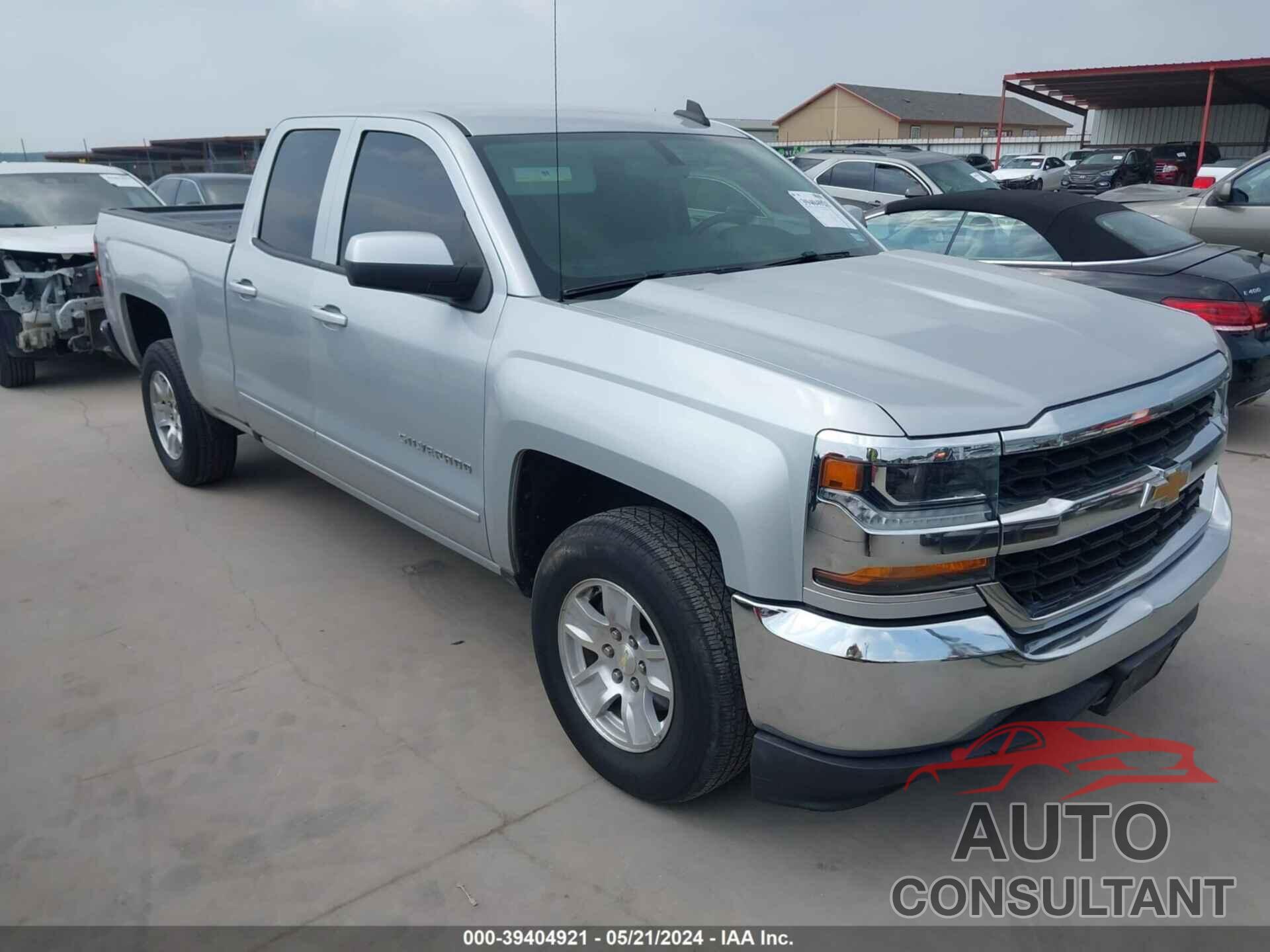 CHEVROLET SILVERADO 1500 2018 - 1GCRCREH5JZ134808