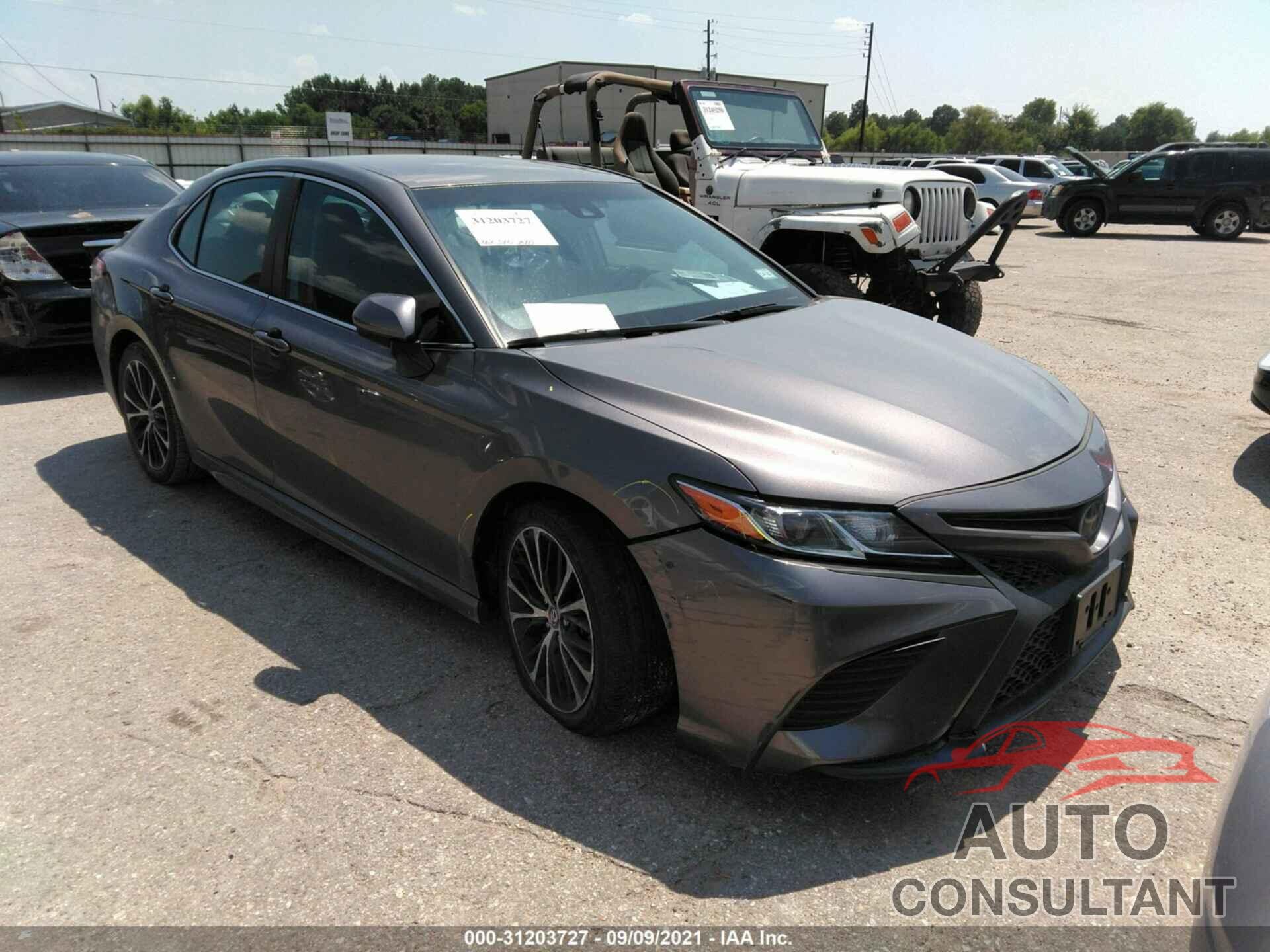 TOYOTA CAMRY 2018 - 4T1B11HK1JU093313