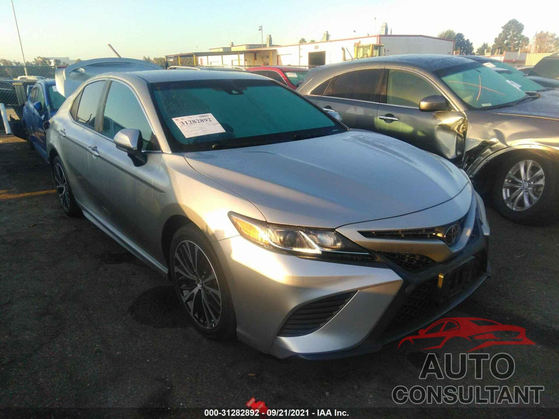 TOYOTA CAMRY 2018 - 4T1B11HK8JU136268