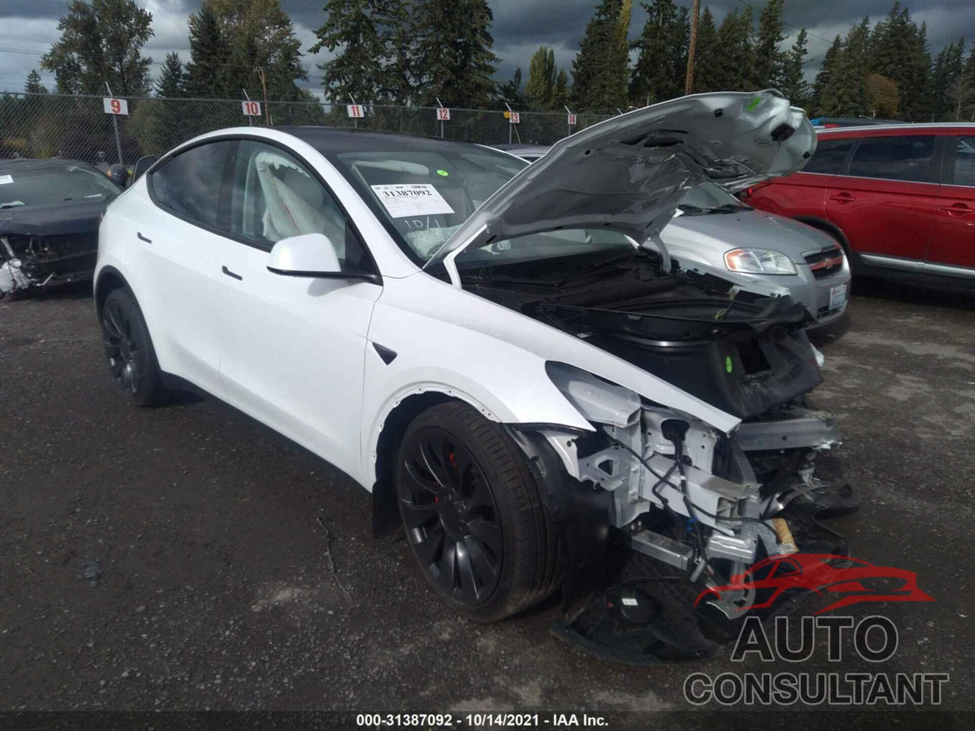 TESLA MODEL Y 2021 - 5YJYGDEF0MF270842