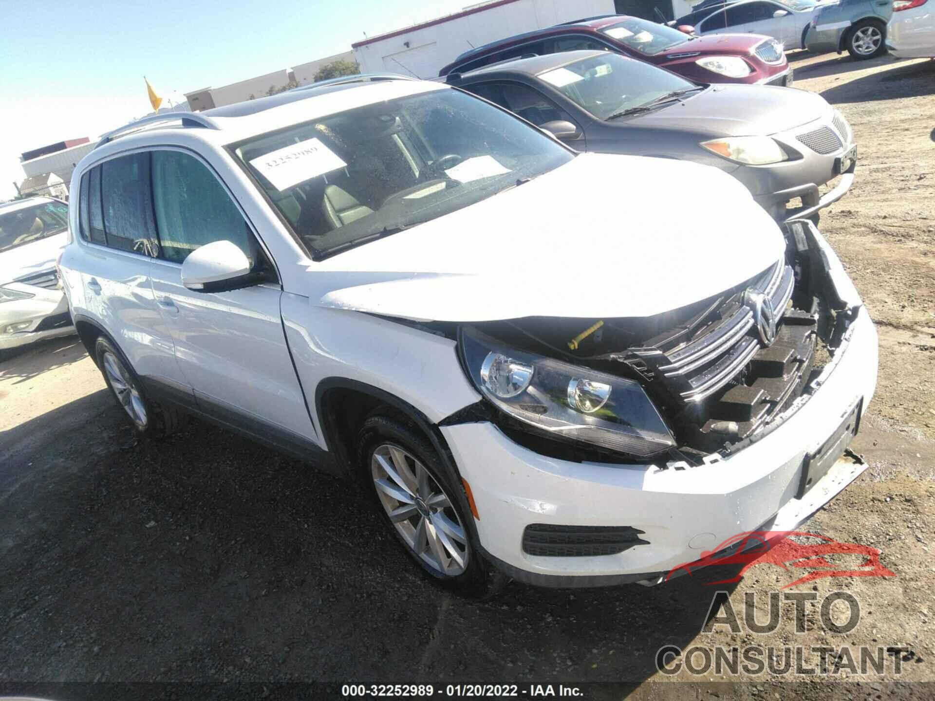 VOLKSWAGEN TIGUAN 2017 - WVGRV7AX1HK013591