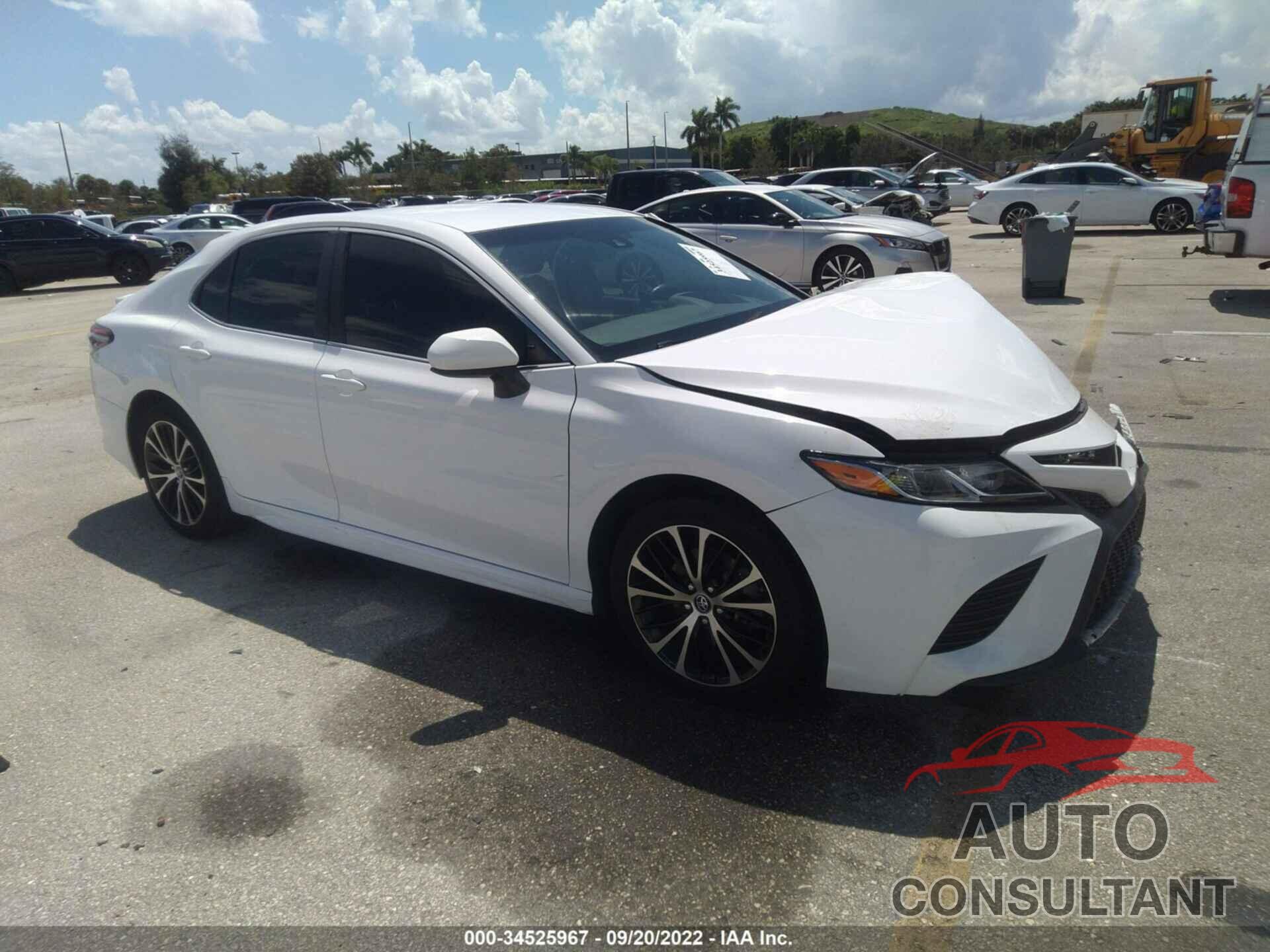 TOYOTA CAMRY 2018 - 4T1B11HK0JU676732