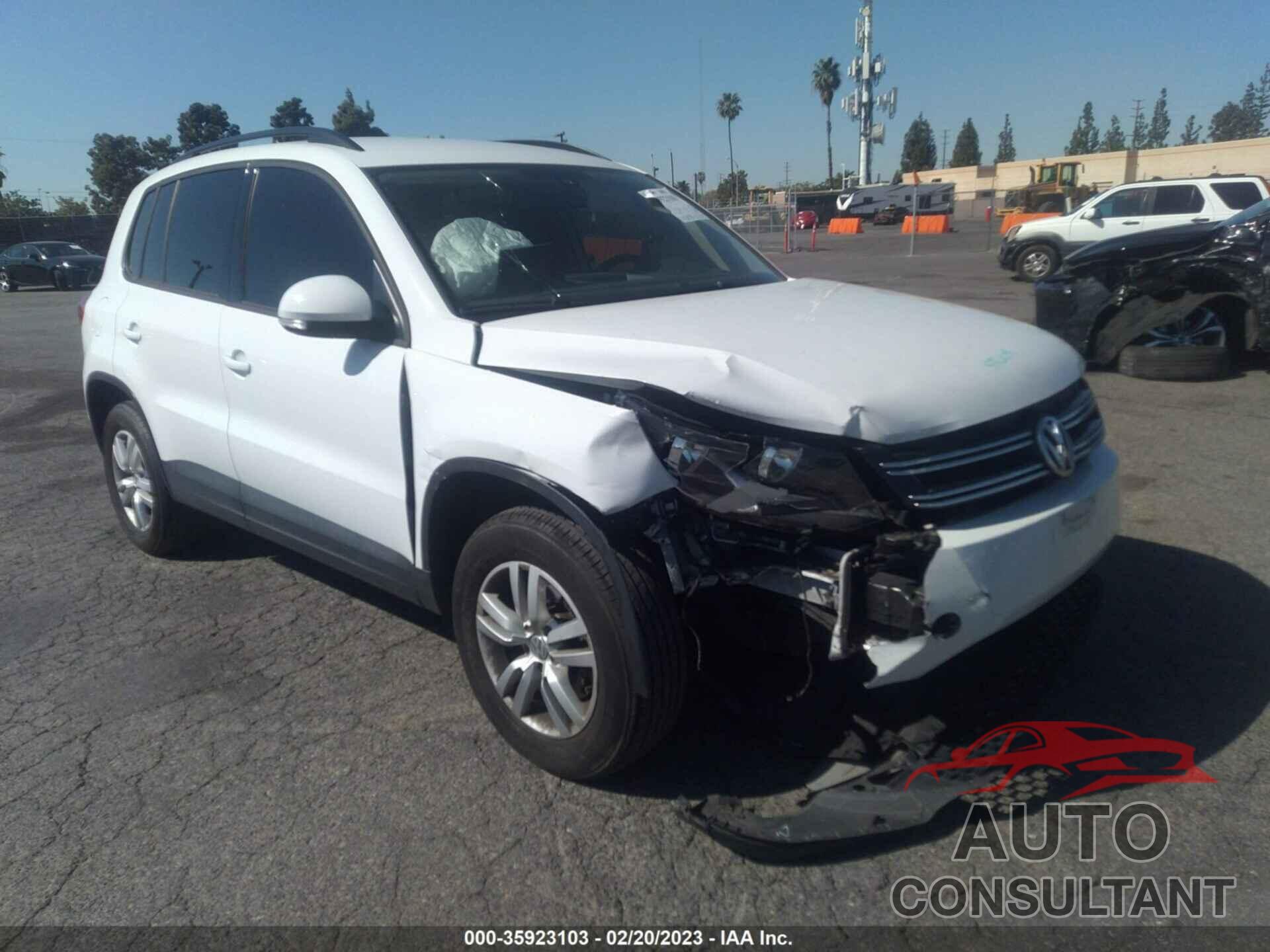 VOLKSWAGEN TIGUAN 2017 - WVGAV7AX6HW513543