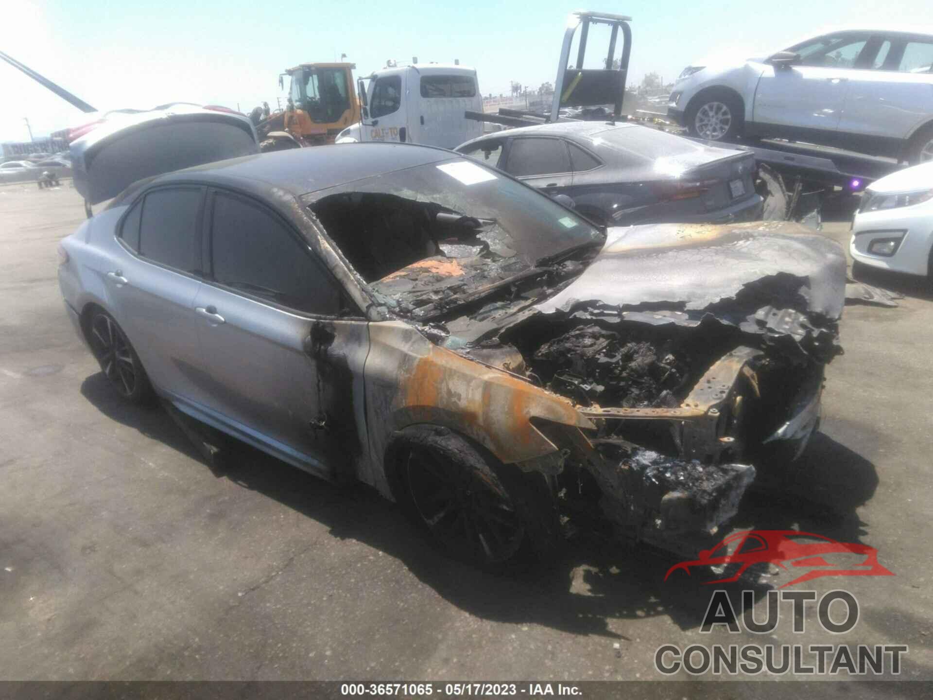 TOYOTA CAMRY 2018 - 4T1B61HK9JU033555