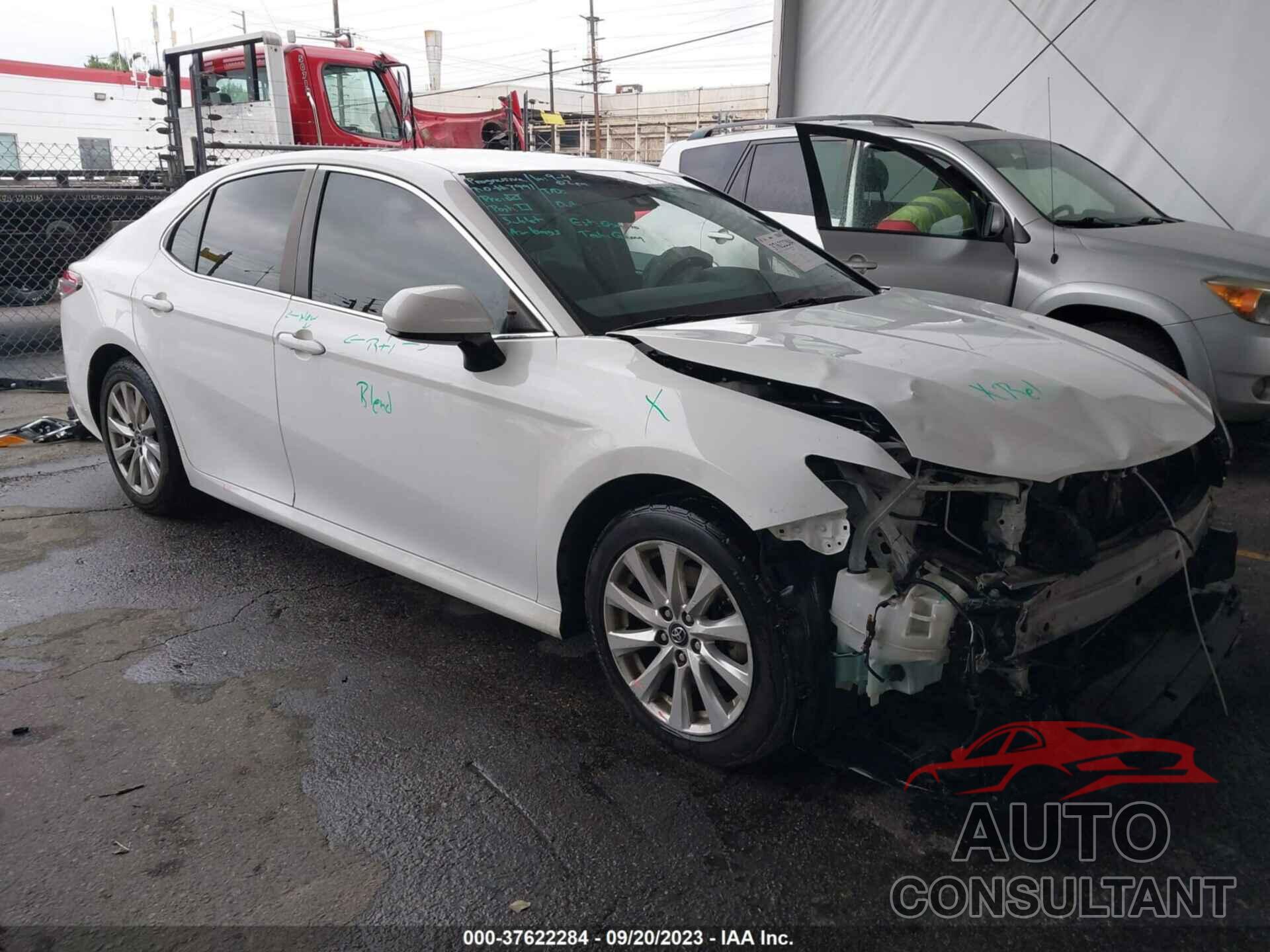 TOYOTA CAMRY 2018 - 4T1B11HKXJU018674