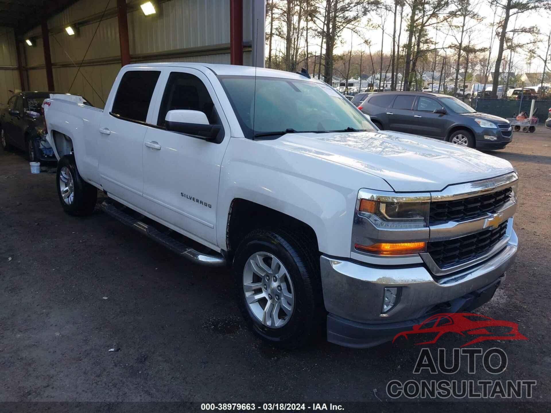 CHEVROLET SILVERADO 1500 2018 - 1GCUKREC6JF194776
