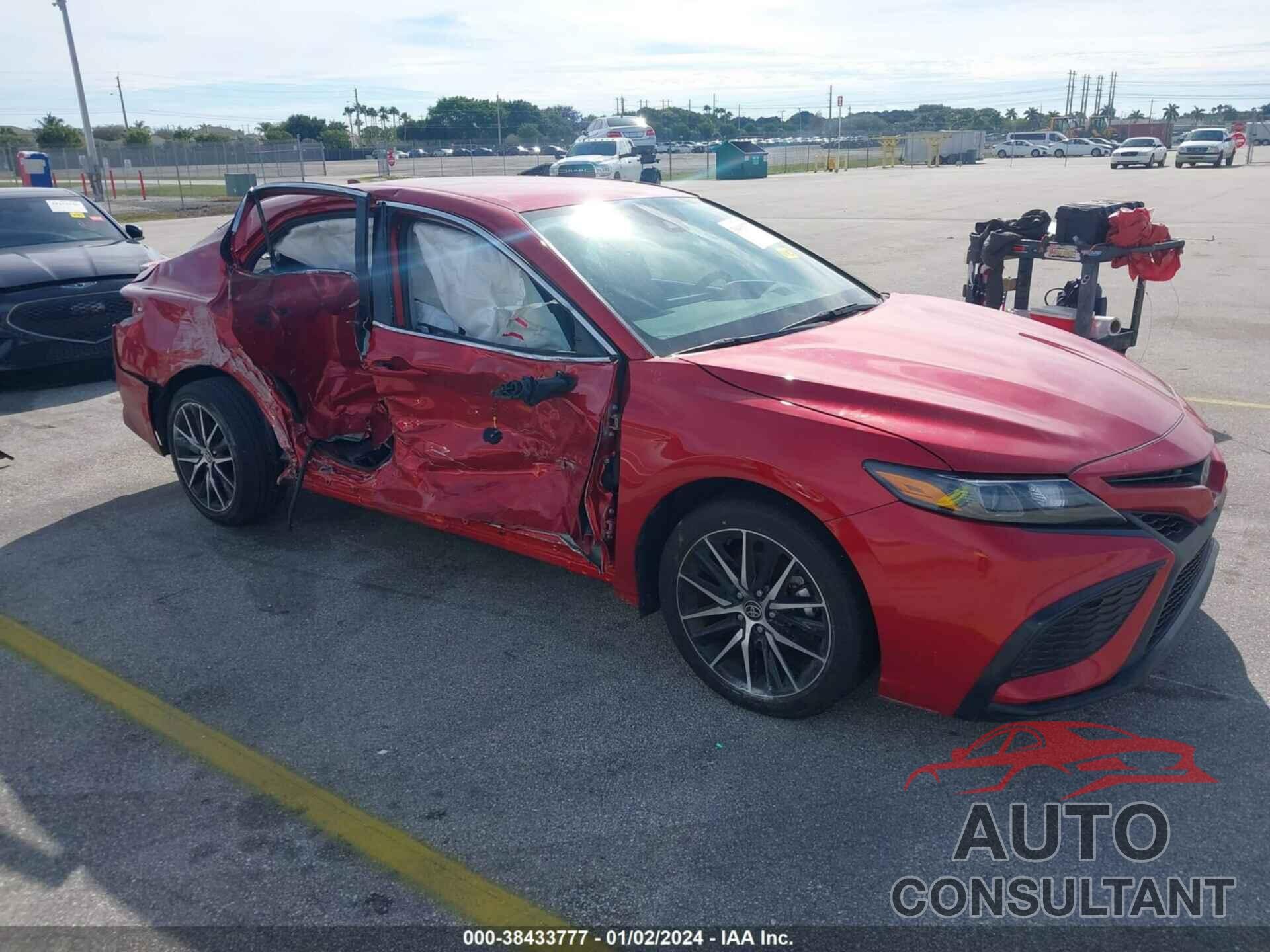 TOYOTA CAMRY 2023 - 4T1G11AK6PU151201