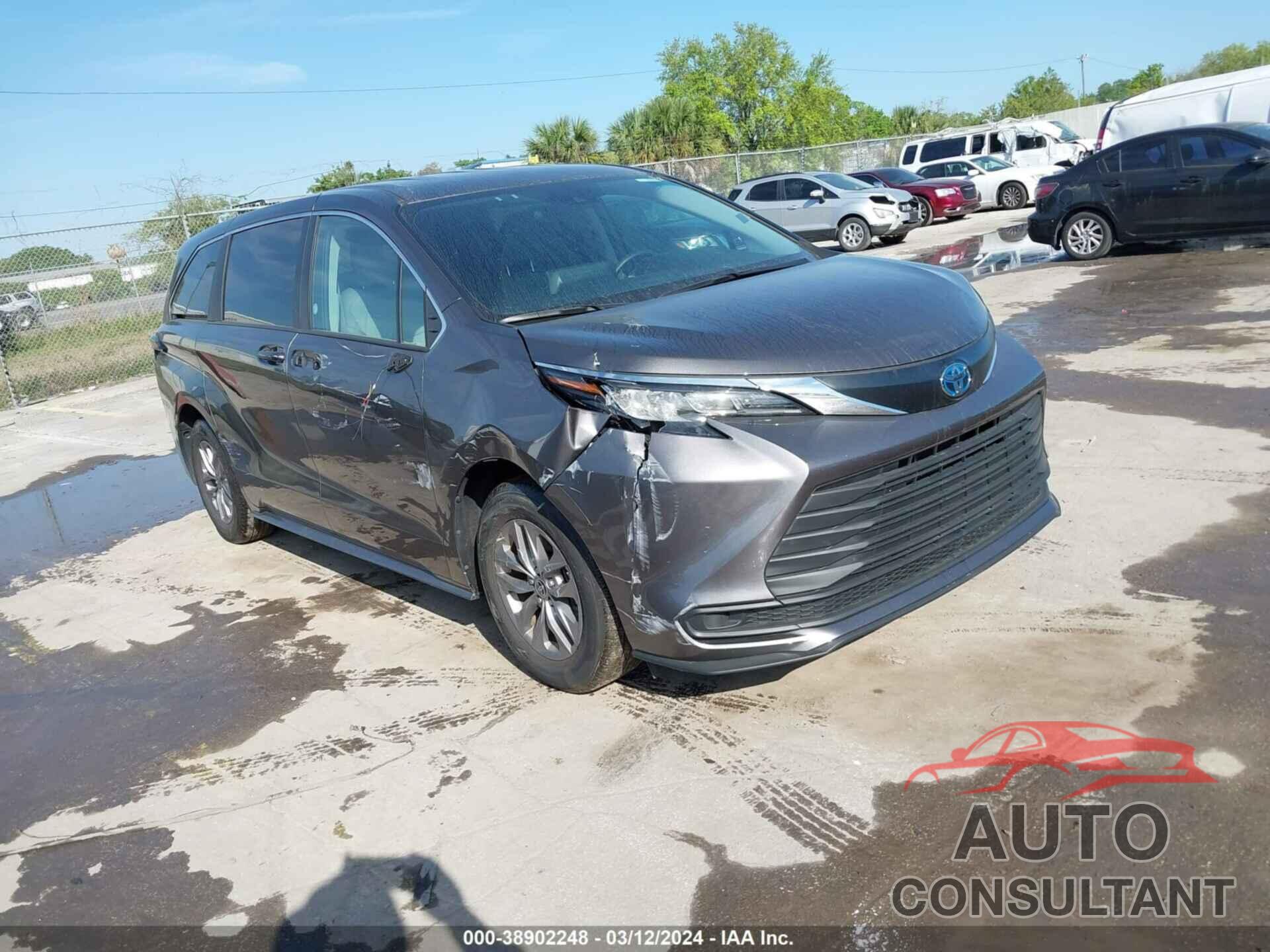 TOYOTA SIENNA 2023 - 5TDKRKEC0PS165759