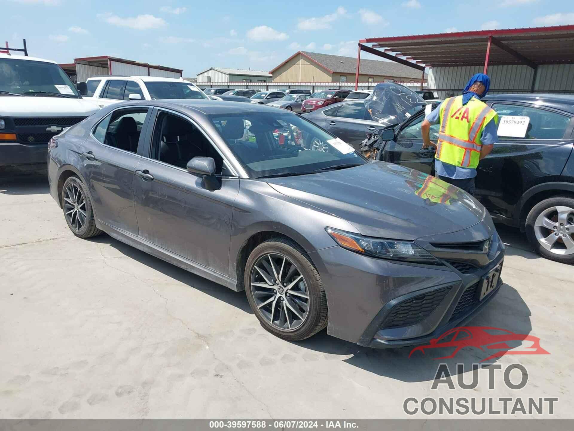 TOYOTA CAMRY 2021 - 4T1G11AK3MU470910