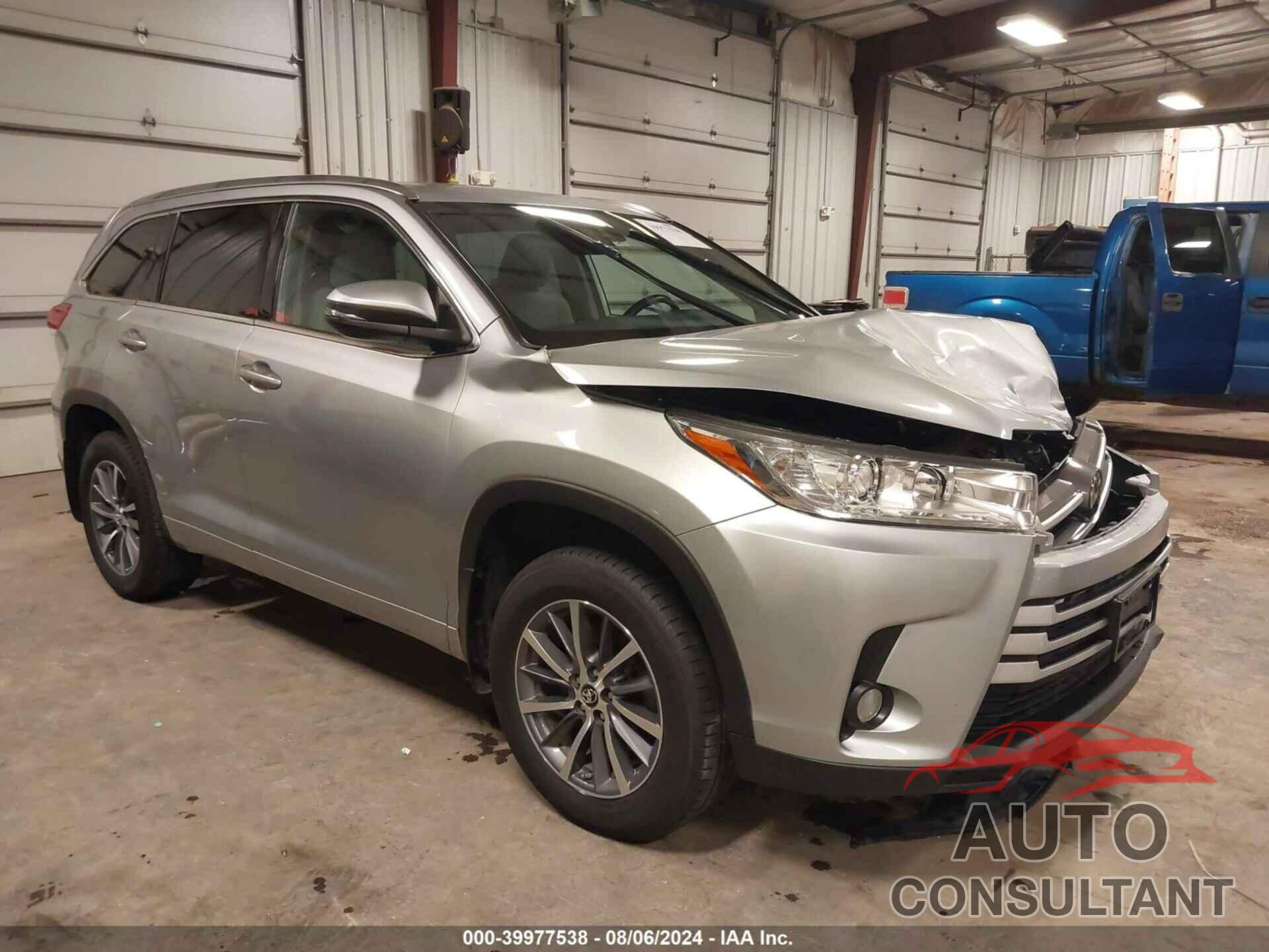 TOYOTA HIGHLANDER 2018 - 5TDJZRFH8JS561864