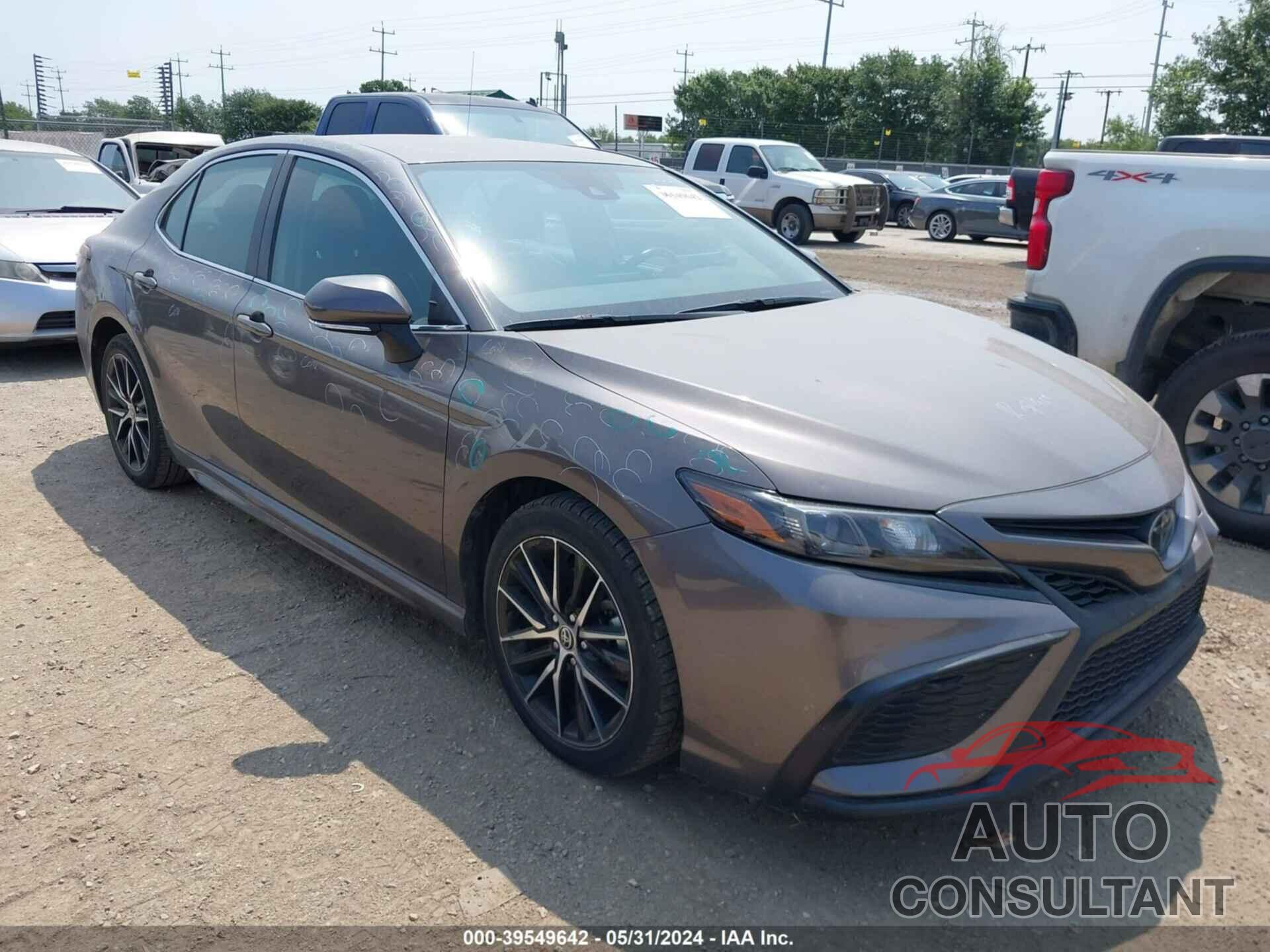 TOYOTA CAMRY 2022 - 4T1G11AK5NU714672