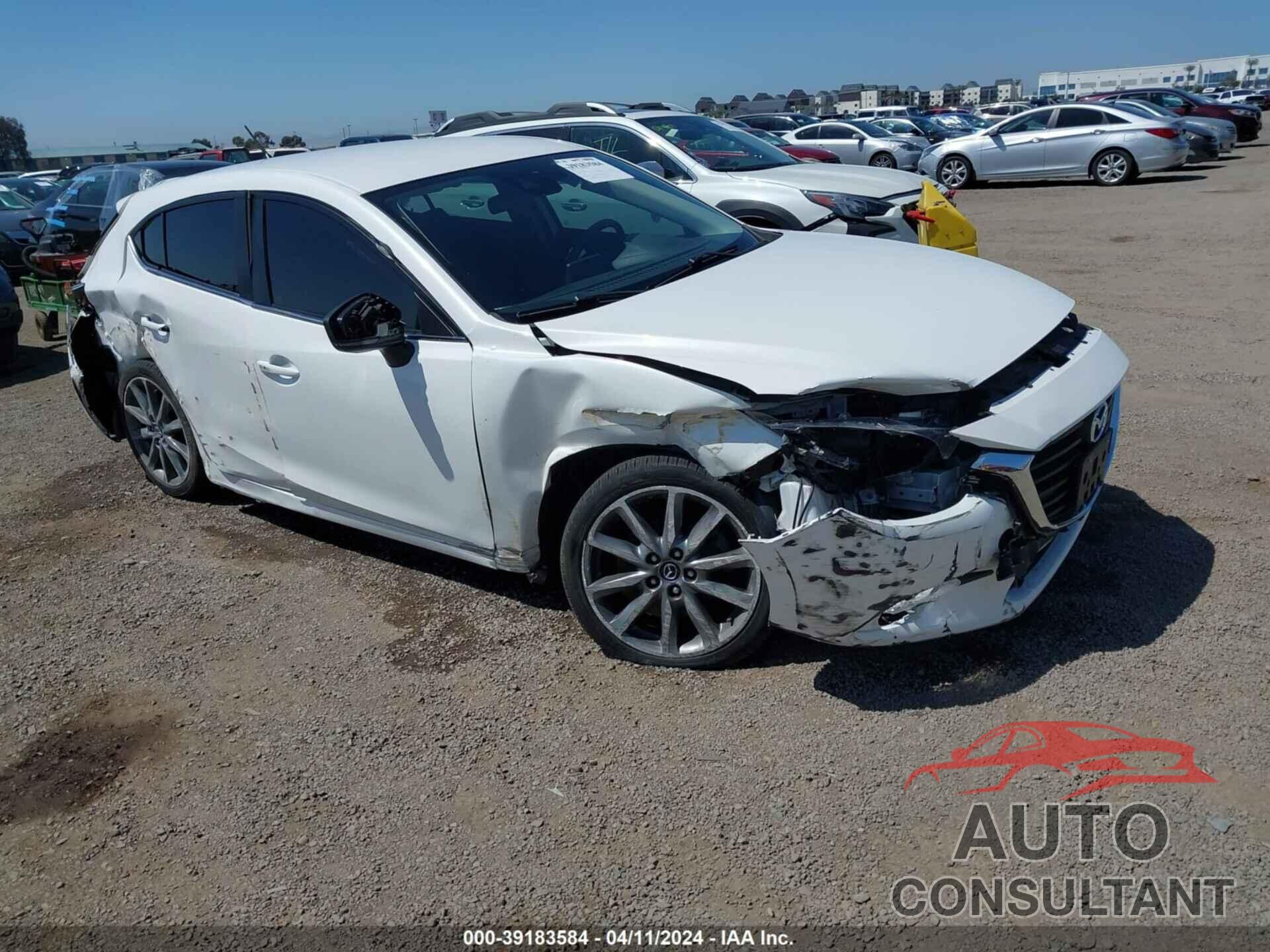 MAZDA MAZDA3 2018 - 3MZBN1L3XJM261427