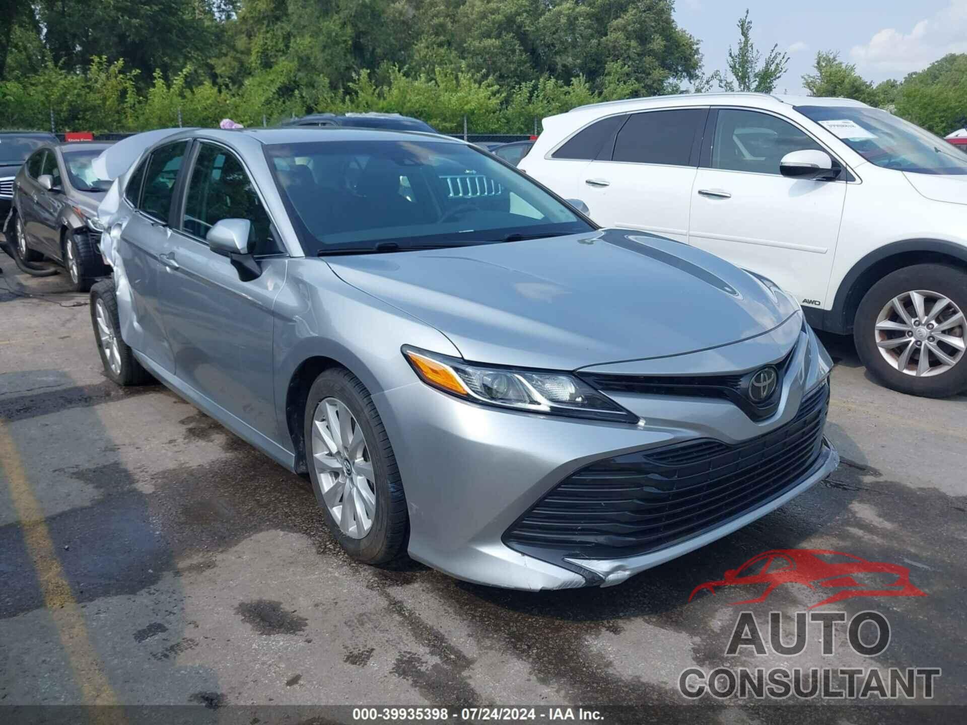 TOYOTA CAMRY 2018 - 4T1B11HK8JU095706