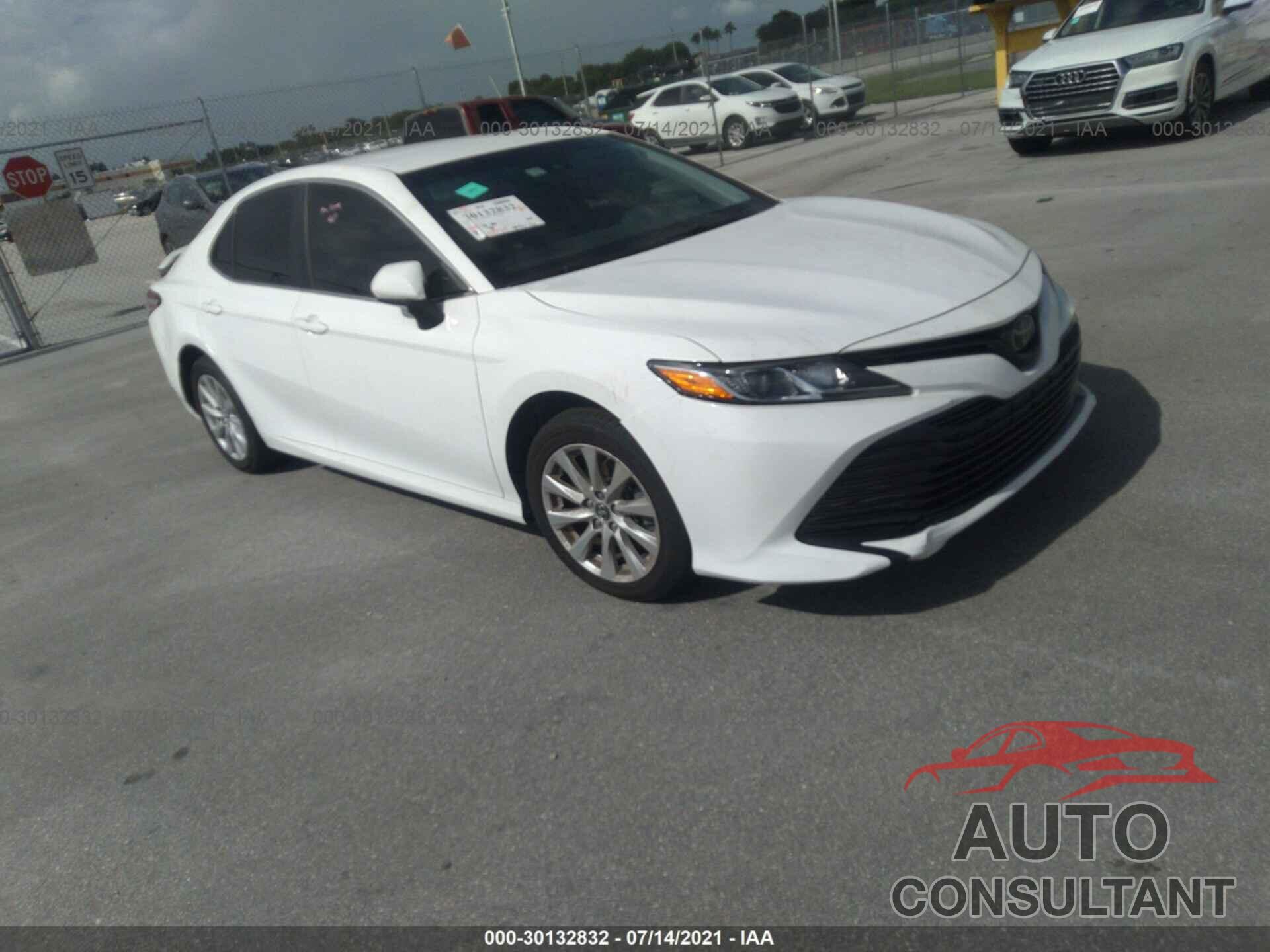 TOYOTA CAMRY 2018 - 4T1B11HK8JU591976