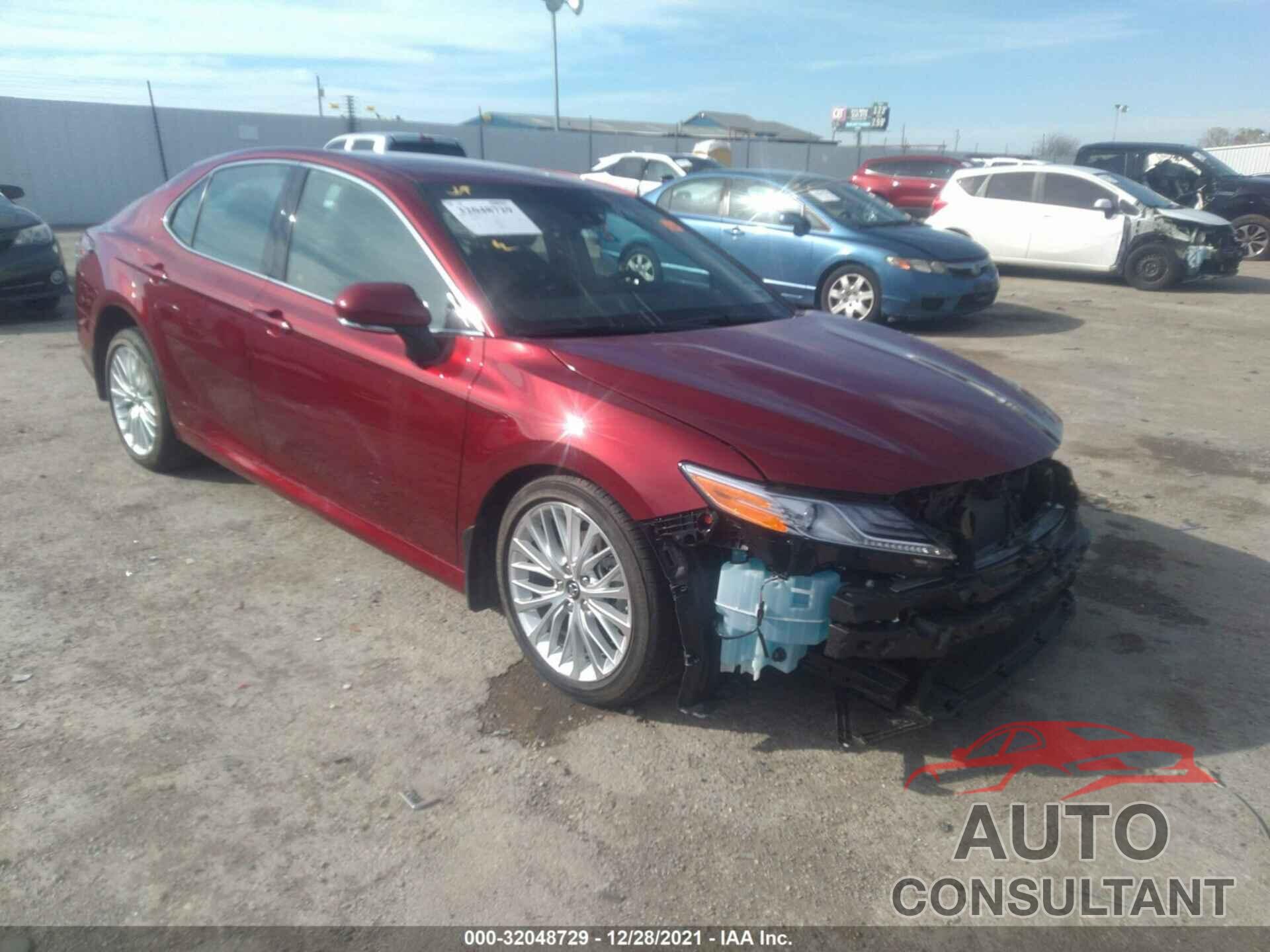 TOYOTA CAMRY 2018 - 4T1B11HK4JU668827