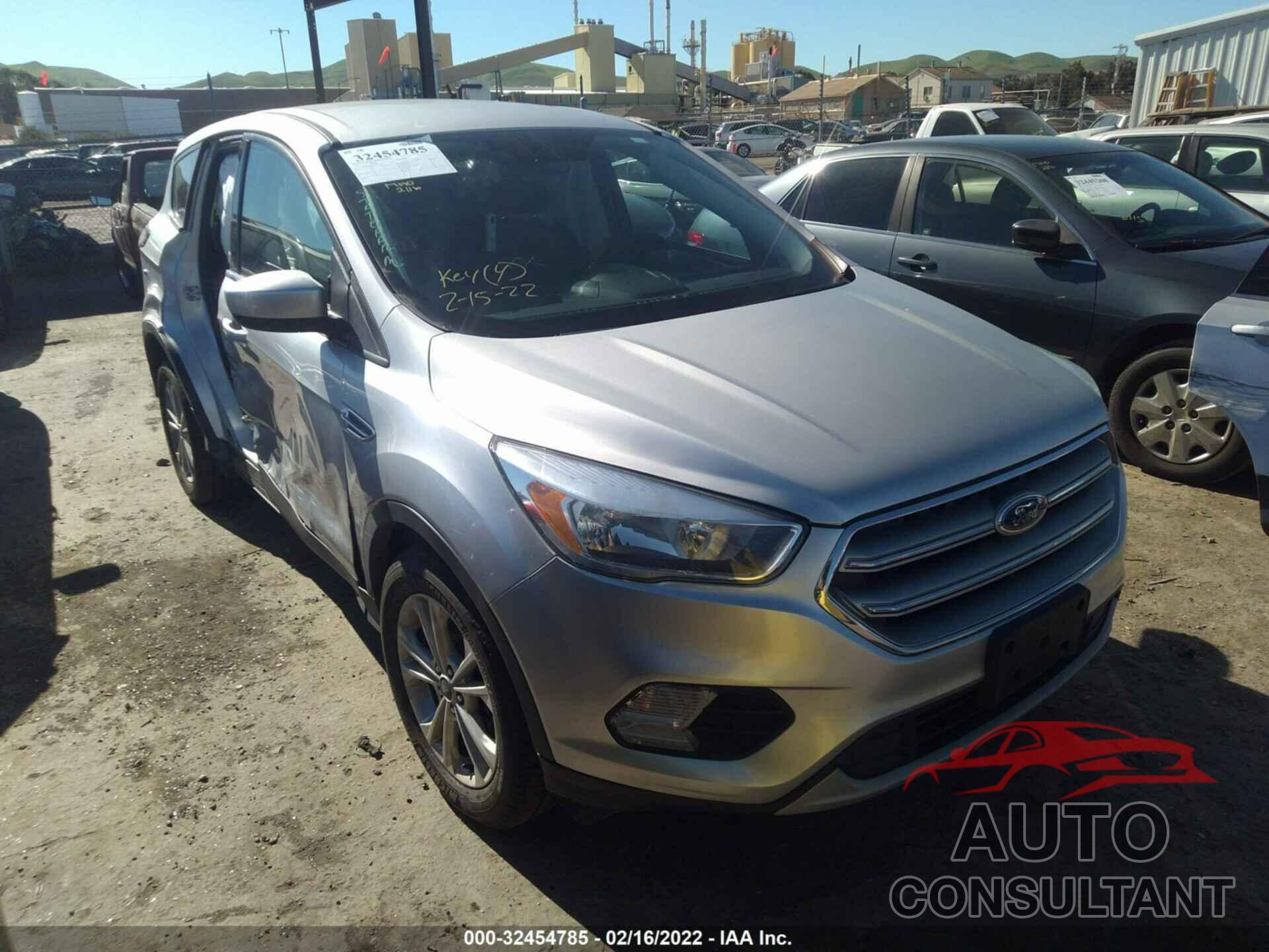 FORD ESCAPE 2017 - 1FMCU9G90HUE55120