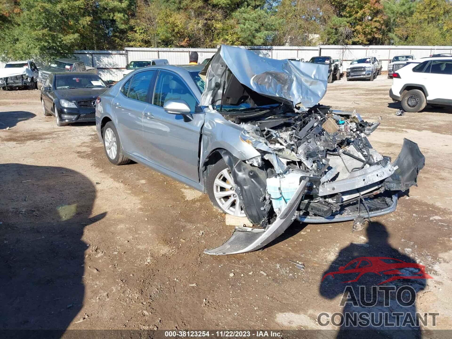 TOYOTA CAMRY 2018 - 4T1B11HK6JU536409