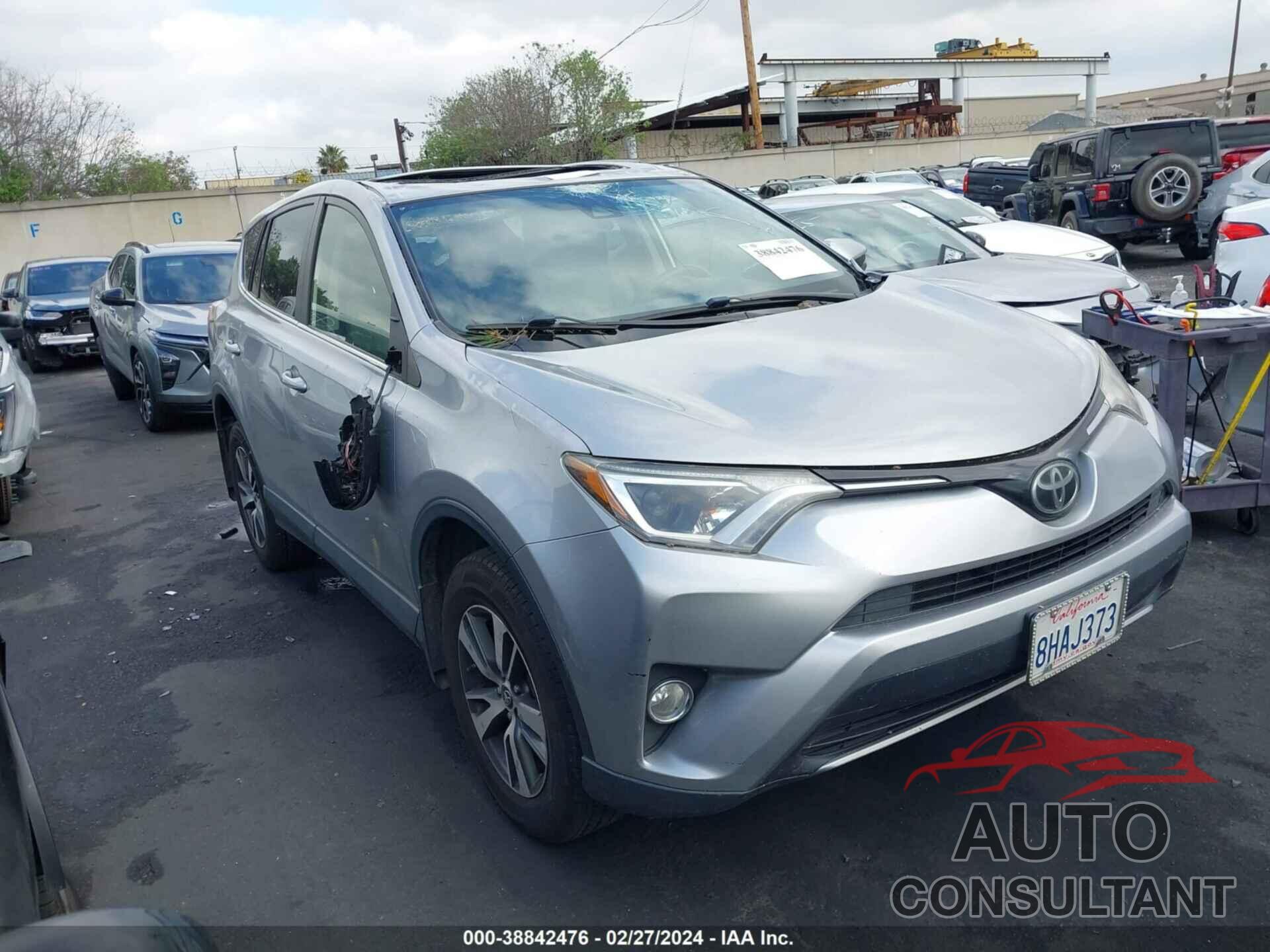 TOYOTA RAV4 2018 - JTMWFREV8JJ205627