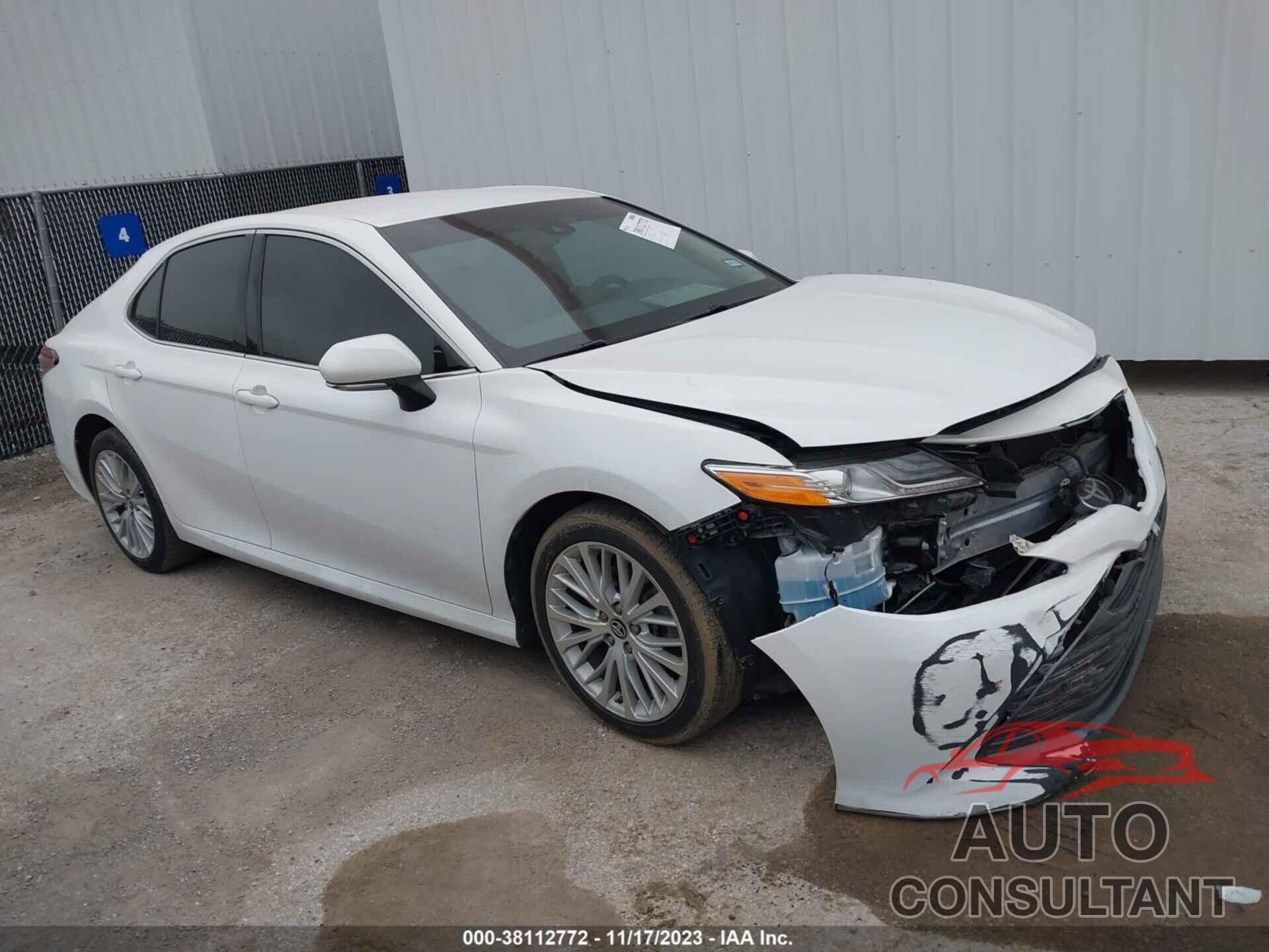 TOYOTA CAMRY 2018 - 4T1B11HK9JU126607