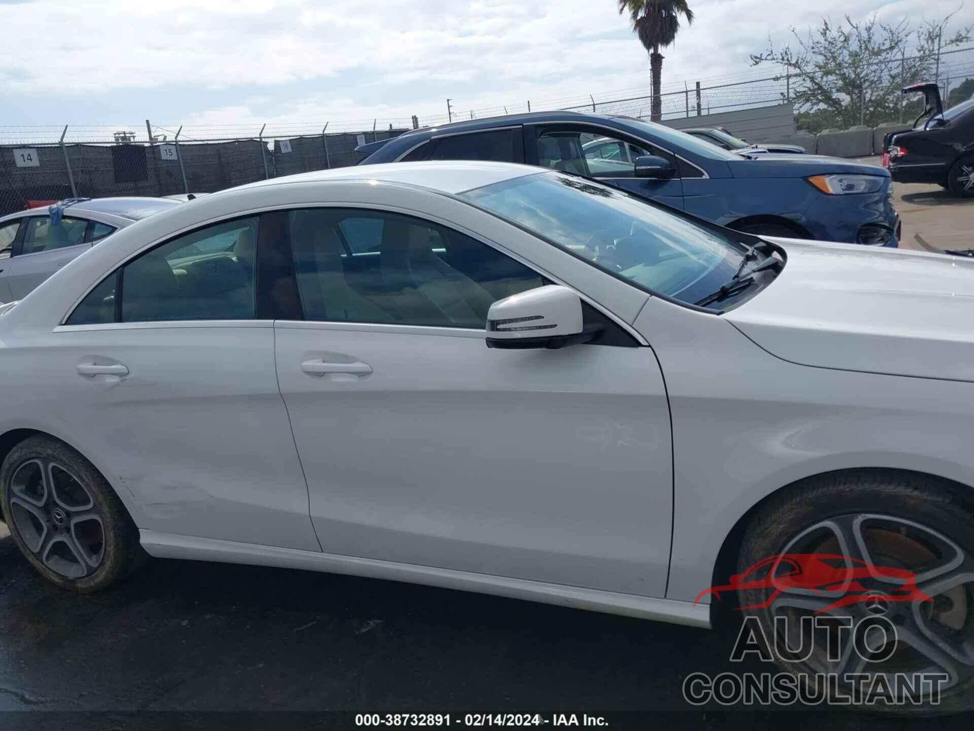 MERCEDES-BENZ CLA 250 2019 - WDDSJ4EB4KN721909