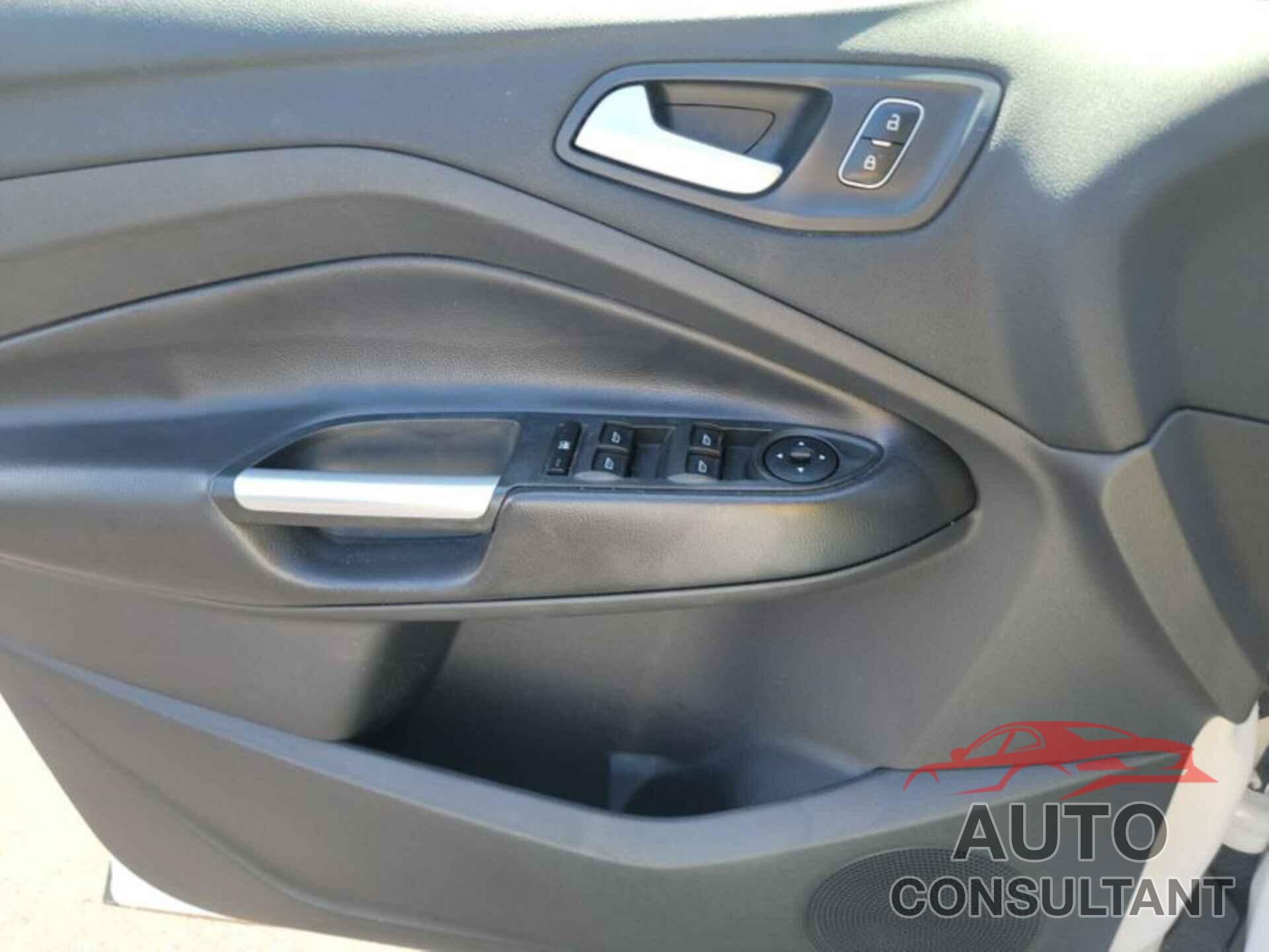 FORD ESCAPE 2017 - 1FMCU0GD9HUA95832