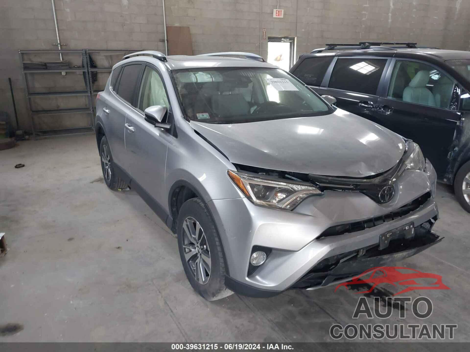 TOYOTA RAV4 2018 - JTMRFREVXJJ241526