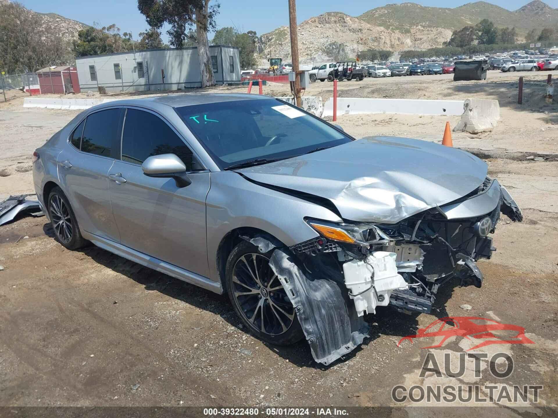 TOYOTA CAMRY 2018 - 4T1B11HK2JU661228
