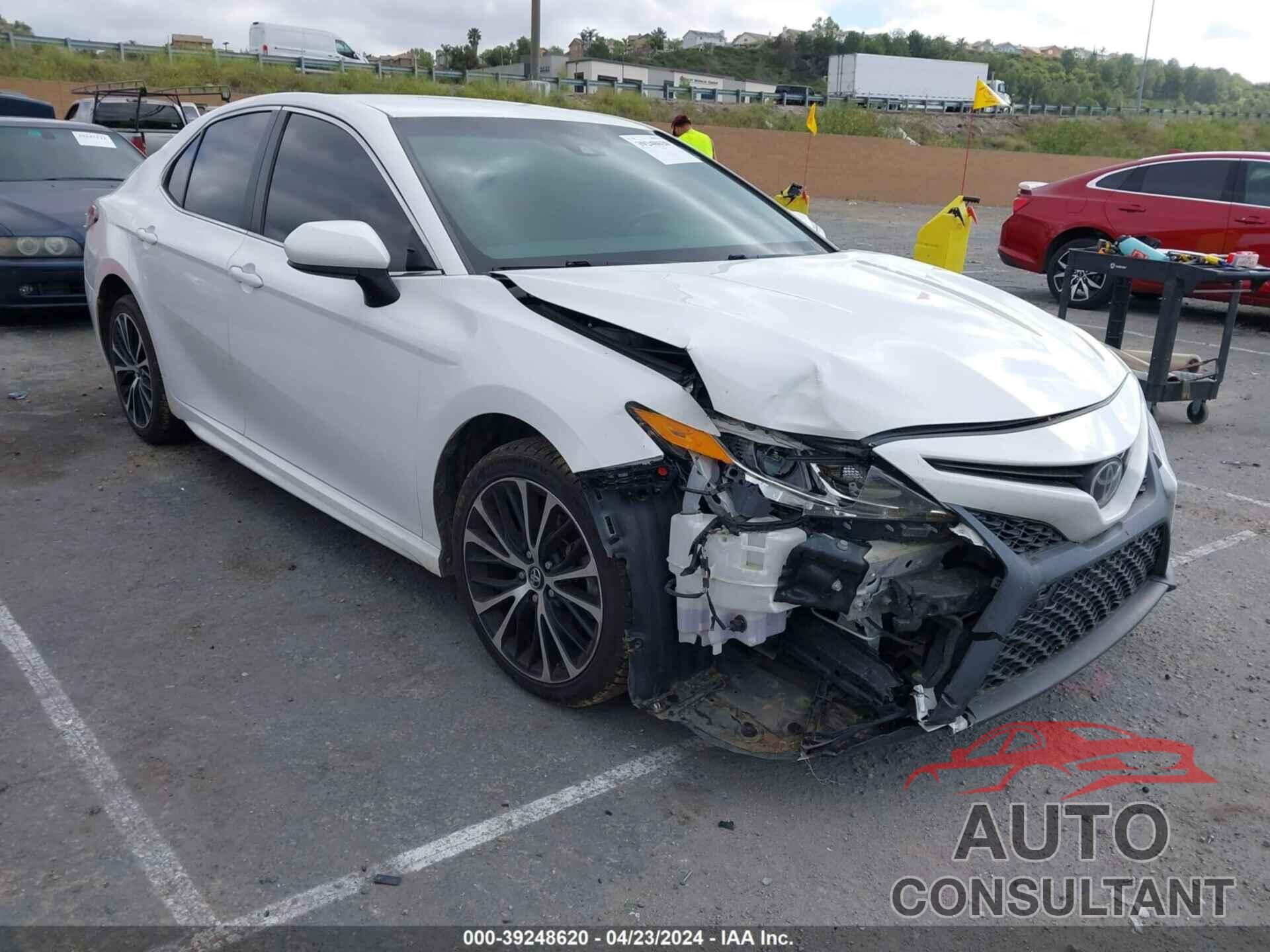 TOYOTA CAMRY 2018 - 4T1B11HK6JU557440