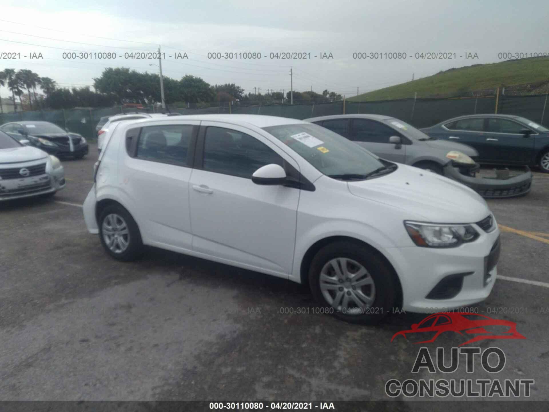CHEVROLET SONIC 2017 - 1G1JG6SH2H4169844