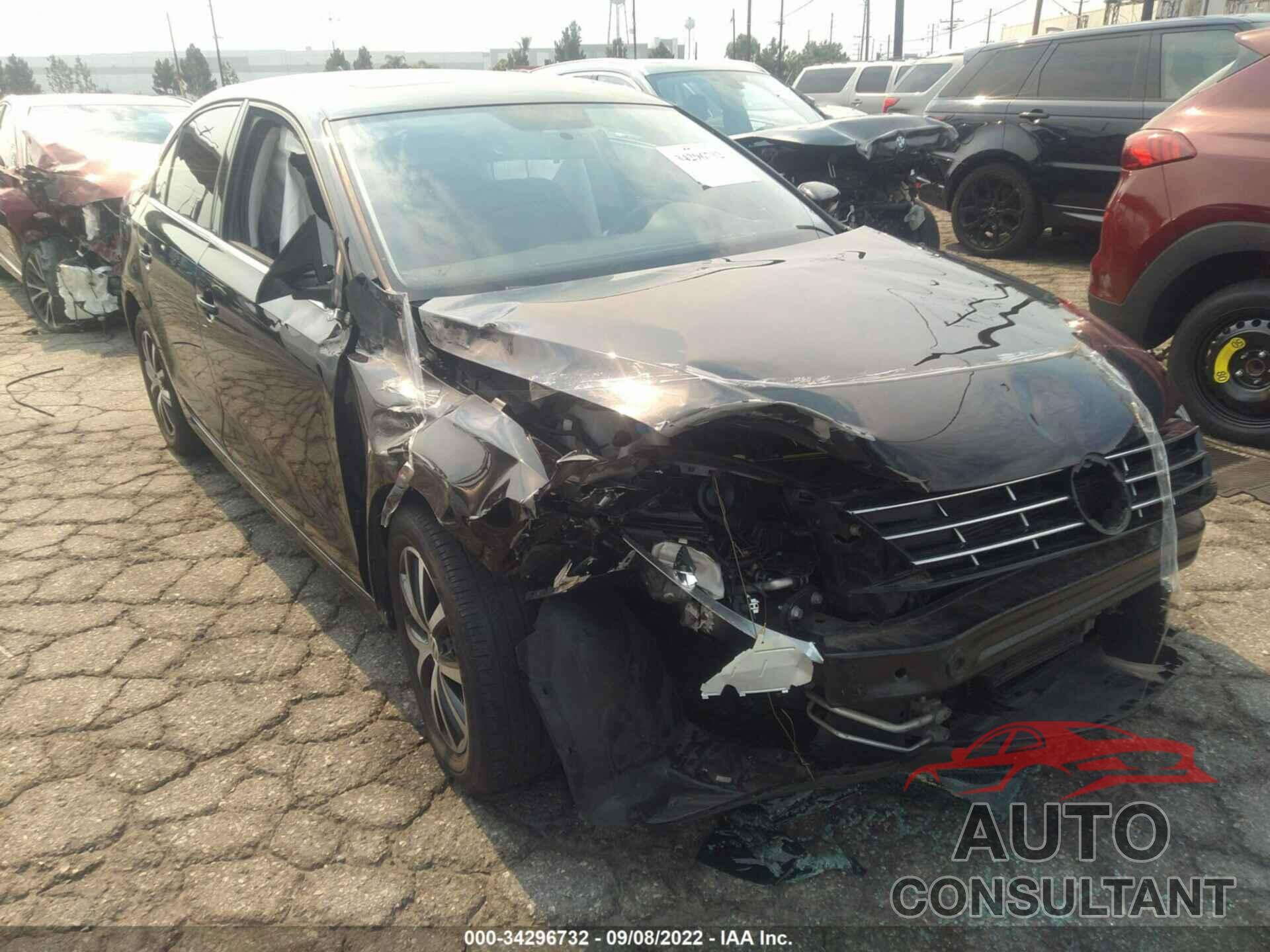 VOLKSWAGEN JETTA 2018 - 3VWDB7AJXJM228868