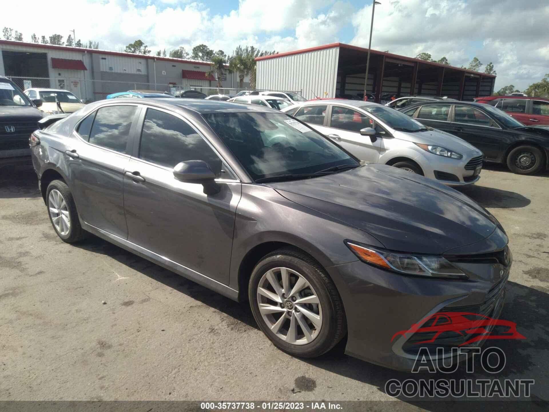 TOYOTA CAMRY 2022 - 4T1C11AK6NU638443