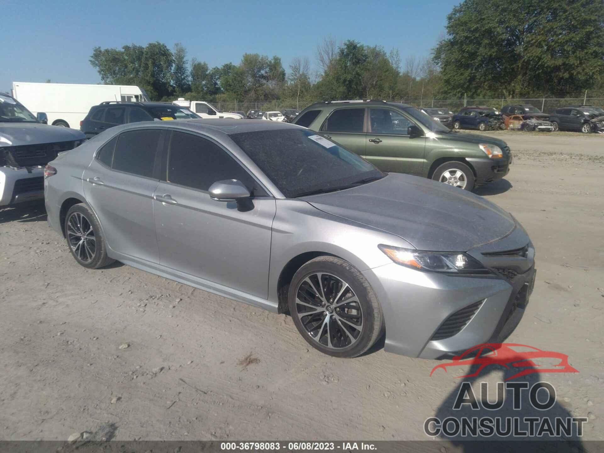 TOYOTA CAMRY 2018 - 4T1B11HK8JU624295