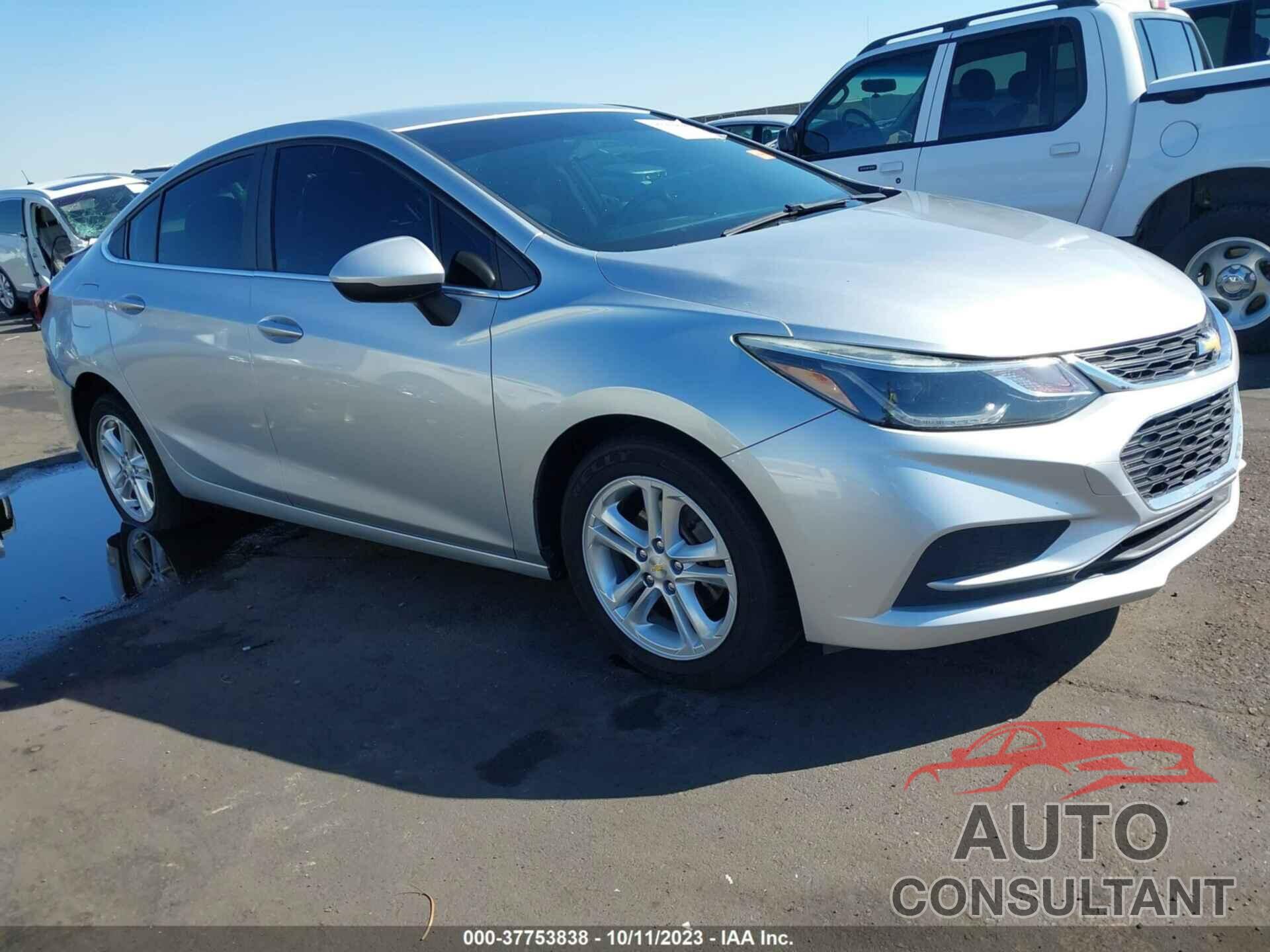 CHEVROLET CRUZE 2018 - 1G1BE5SM5J7119266