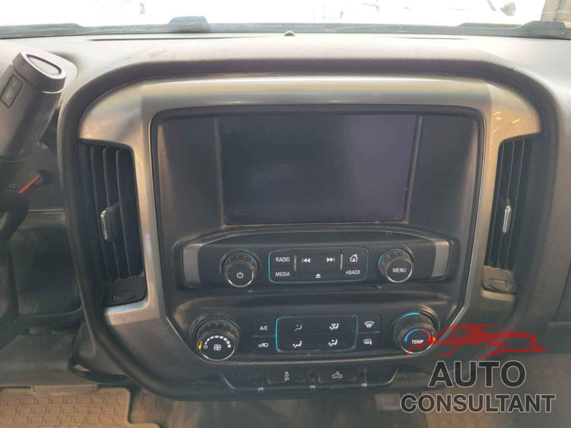 CHEVROLET SILVERADO 1500 2018 - 3GCUKREC9JG157395